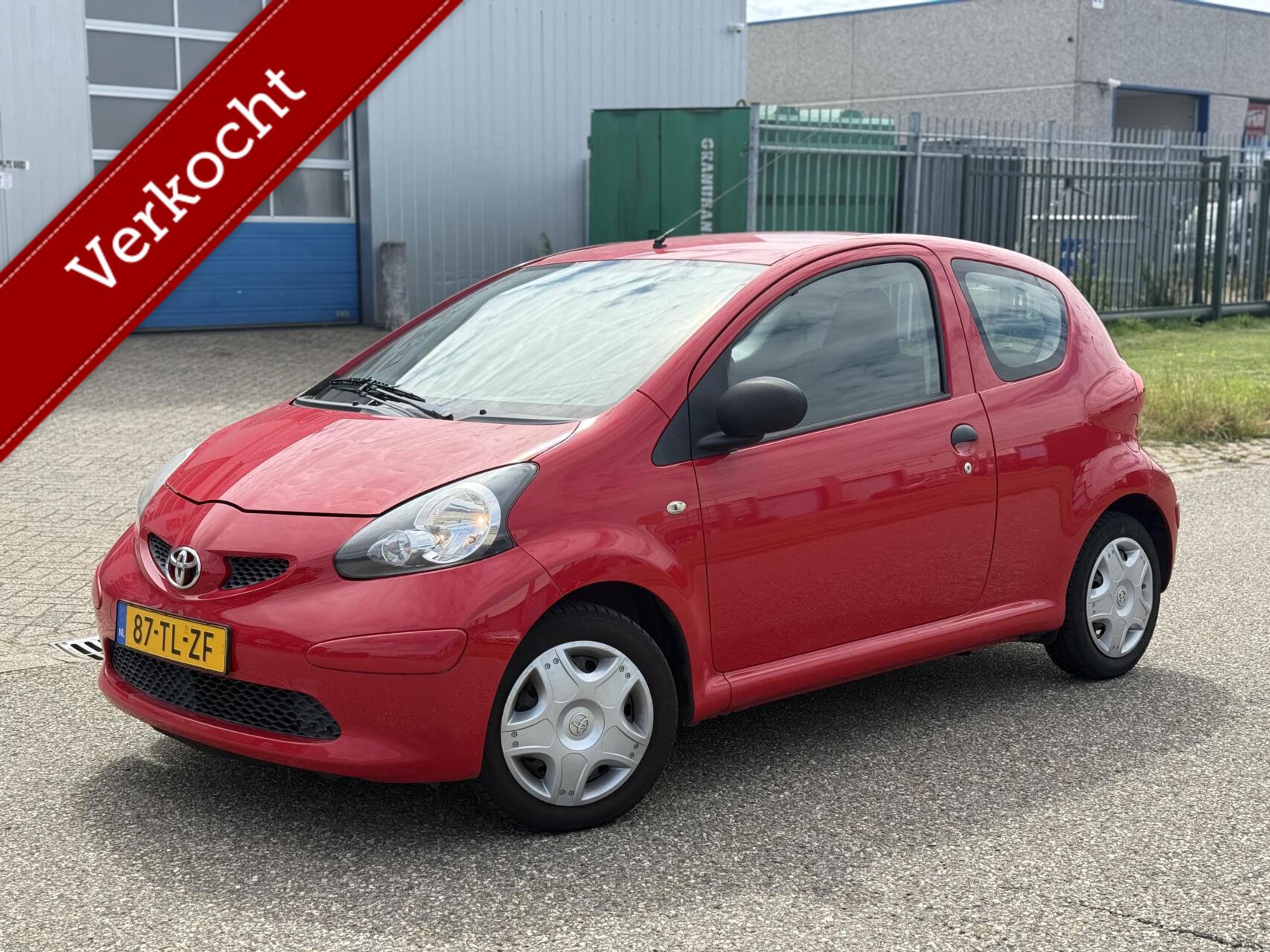 Toyota Toyota Aygo 1.0-12V Rijdt schakelt perfect Nieuwe APK 2006 - voorkant
