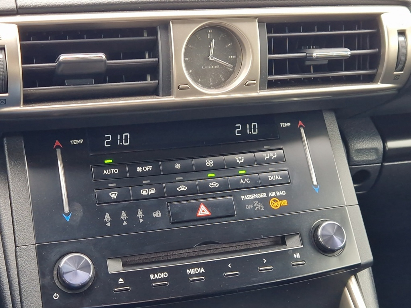 Foto van Lexus Lexus Is300h