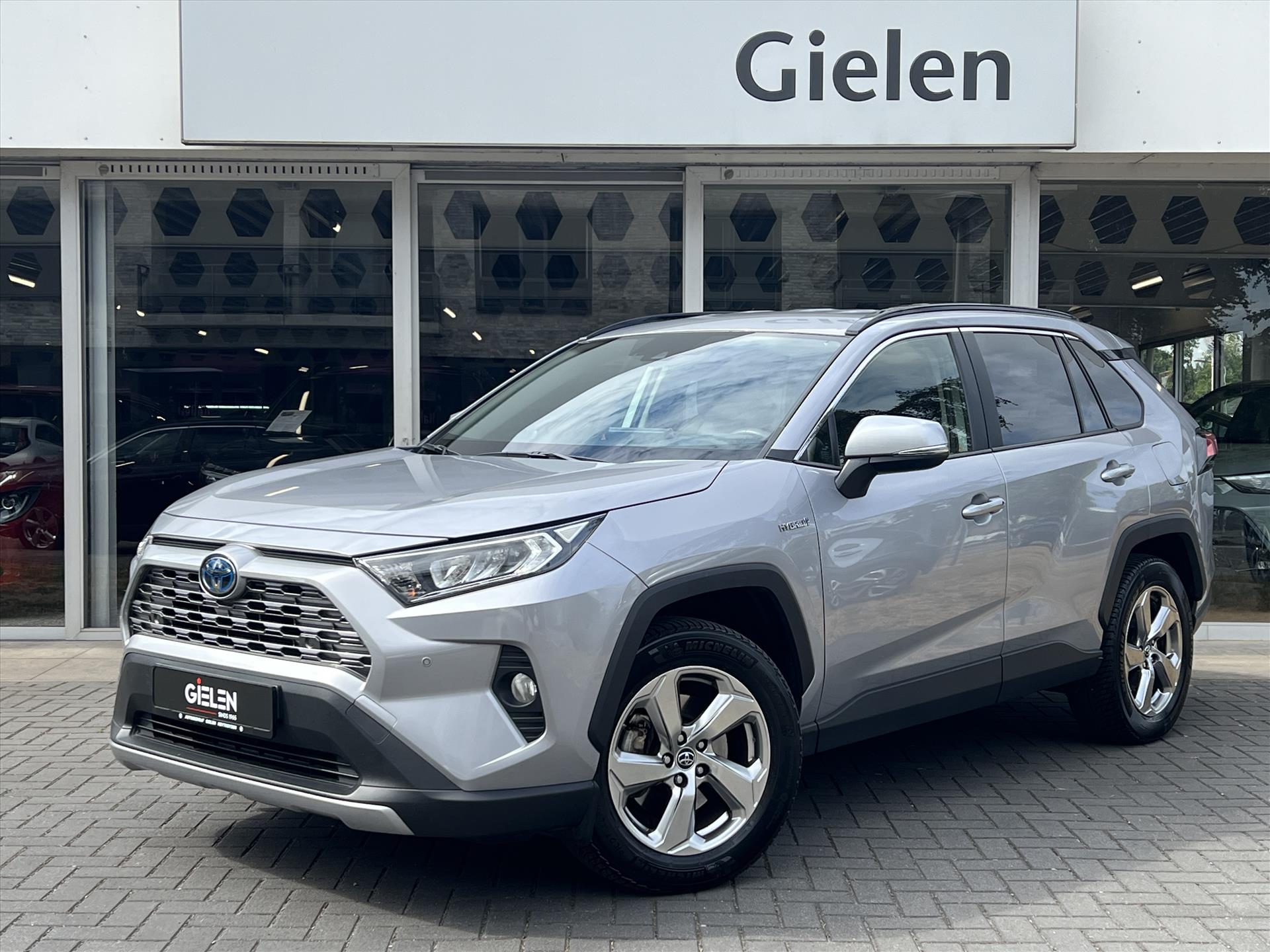 Toyota Toyota Rav4 2.5 Hybrid AWD Dynamic Plus | Eerste eigenaar, Leer, Parkeersensoren, 18 inch, Privacy glass, Keyless, CarPlay, 1.650KG Trekgewicht 2019 - voorkant