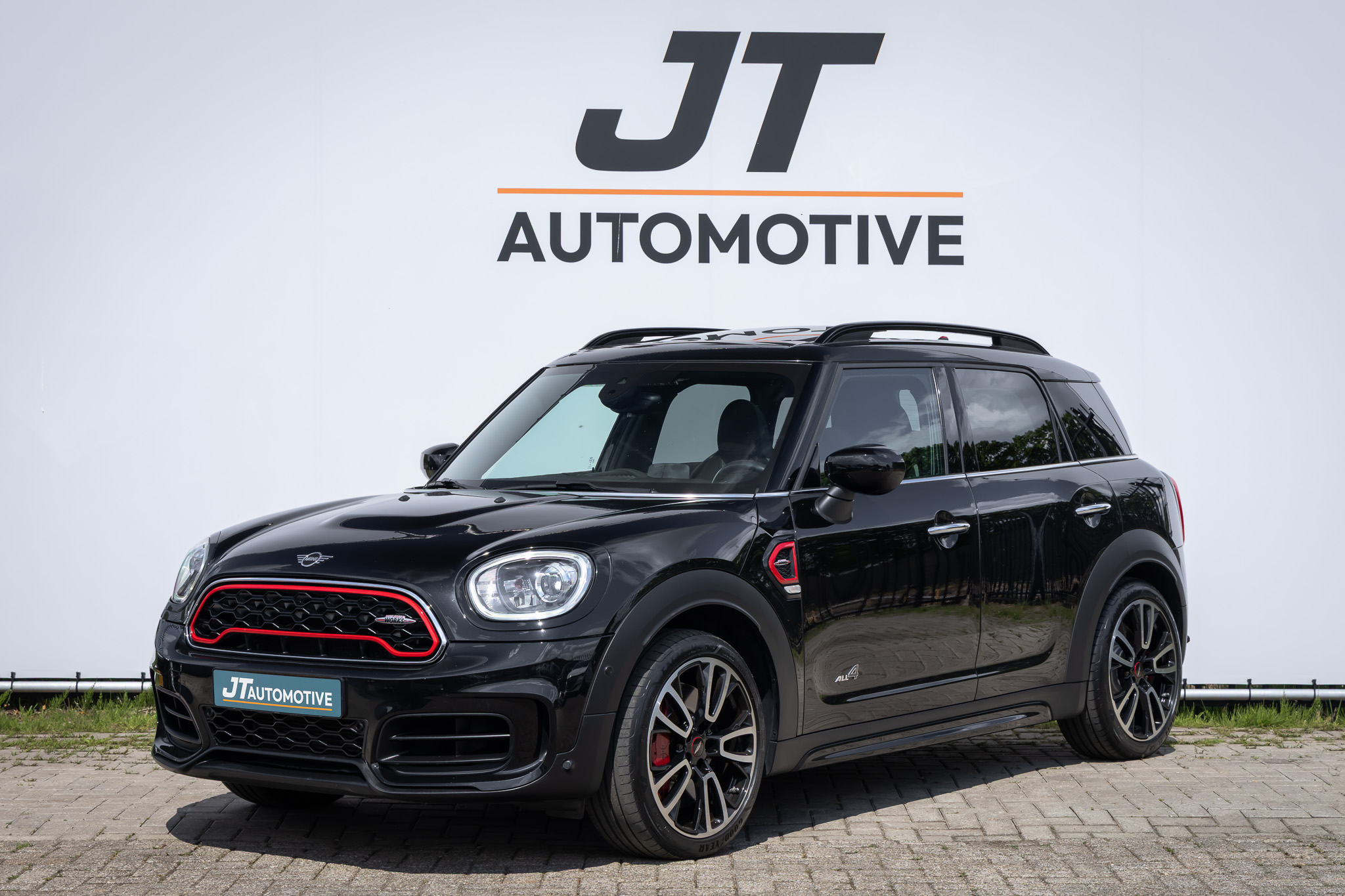 Mini Countryman JCW All4 2.0 JCW ALL4 Chili NLAuto pano | Stoelverwarming | Harman Cardon | Voorruit verwarming | Camera | PDC | Head up display | 2019 - voorkant