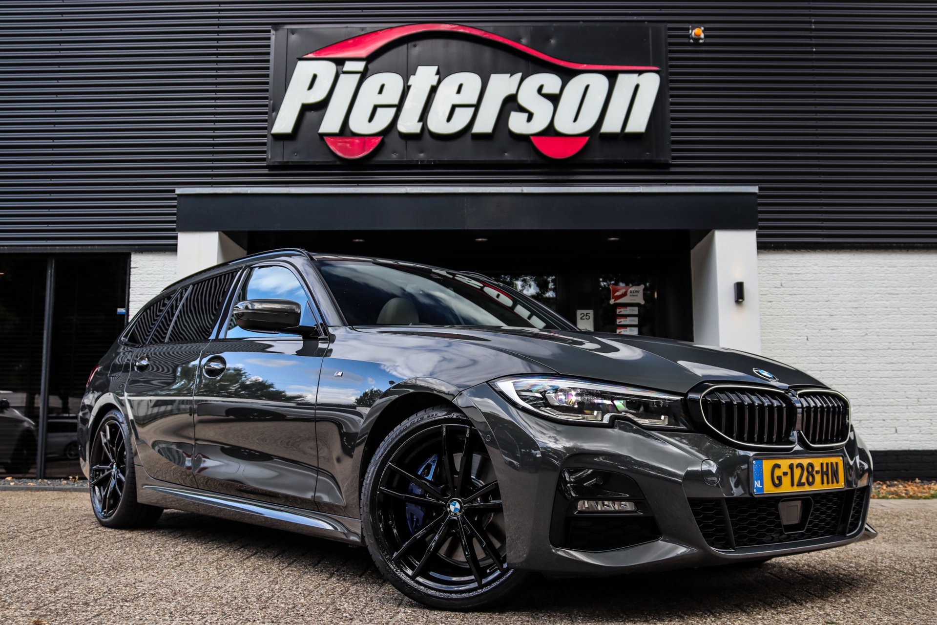 Foto van BMW 330i
