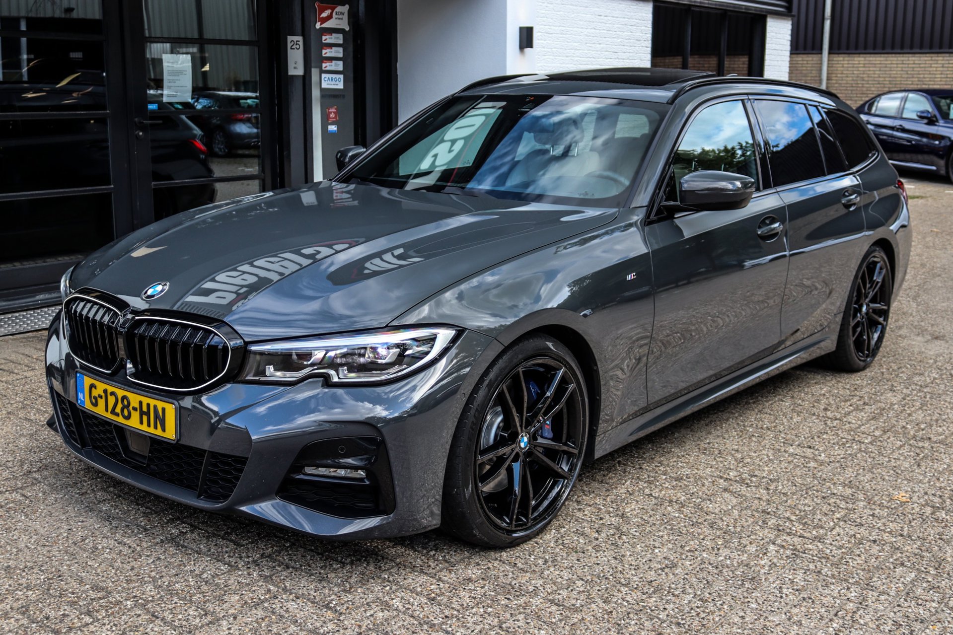 Foto van BMW 330i