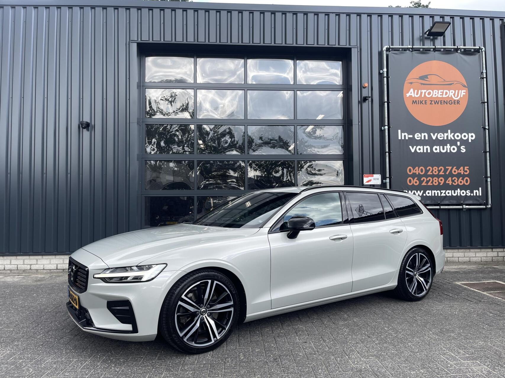Volvo V60 2.0 T5 R-Design AUT. CARPLAY|BLIS|PILOT ASSIST|WINTER PAKKET|CAMERA|LEER 2019 - voorkant