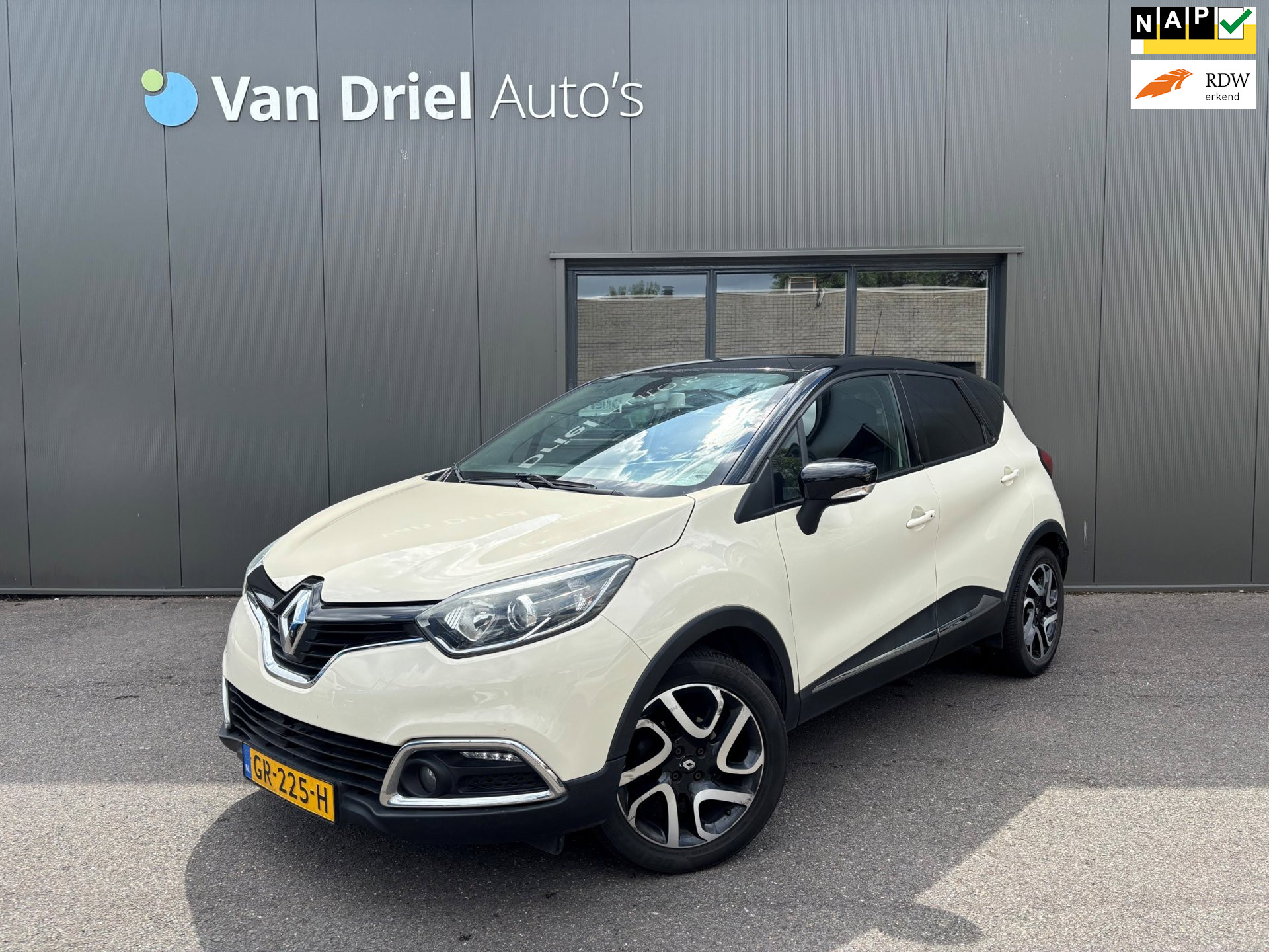 Renault Captur TCe 90 Dynamique / Navigatie / Camera! 2015 - voorkant