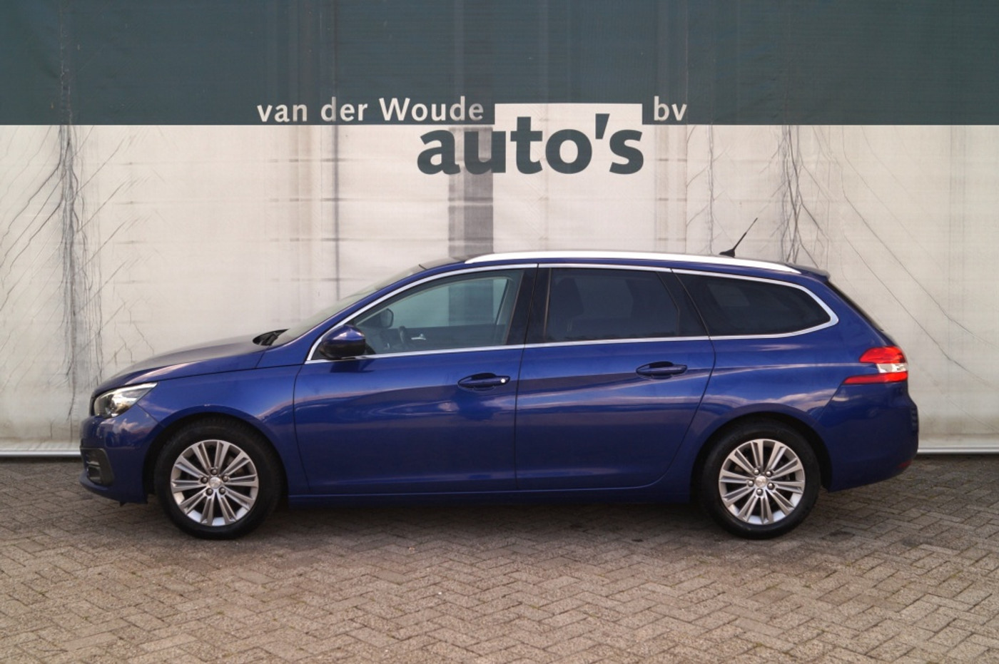 Peugeot 308 SW 1.2 PureTech Blue Lease Premium 2020 - voorkant