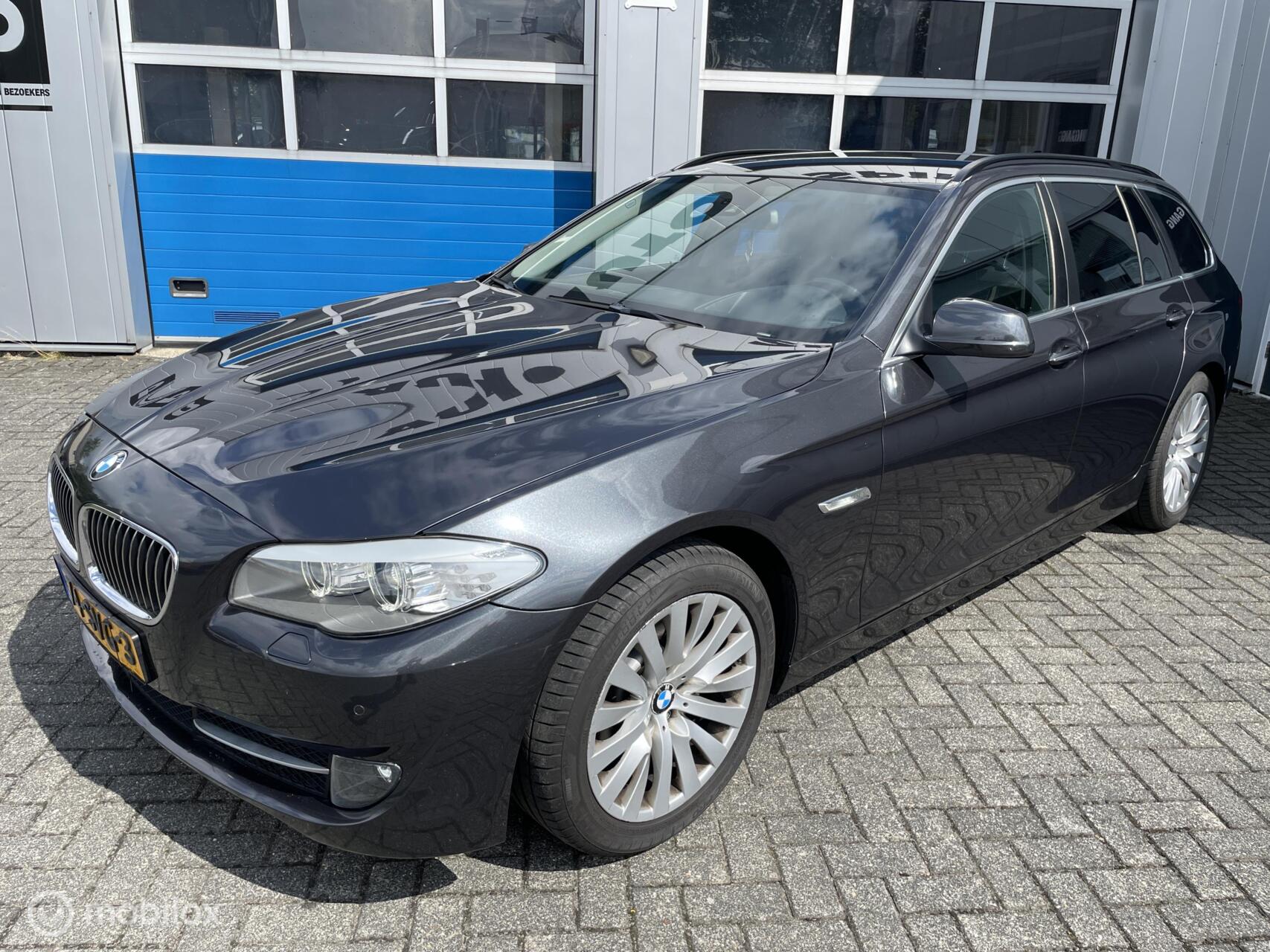 BMW 523i 523i High Executive Leer-Xenon-Trekhaak 2010 - voorkant