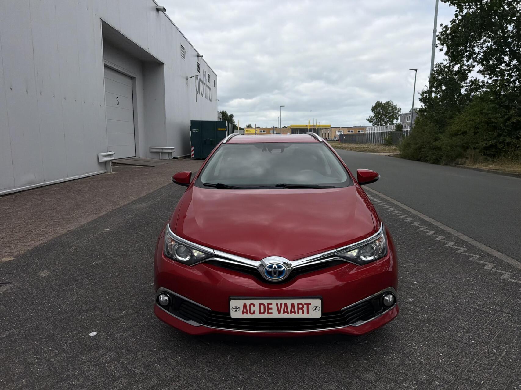 Toyota Toyota Auris 1.8 Hybrid Executive - NAVI/LED/LANEASSIST/NAP 2015 - voorkant