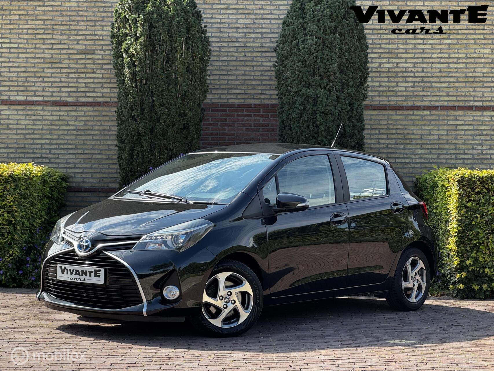 Toyota Toyota Yaris Hybrid 1.5 Hybrid Trend Bi-Tone Camera*Cruise*Navi*Clima 2015 - voorkant