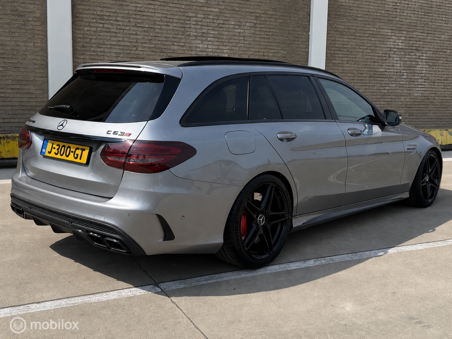 Foto van Mercedes-Benz AMG C 63