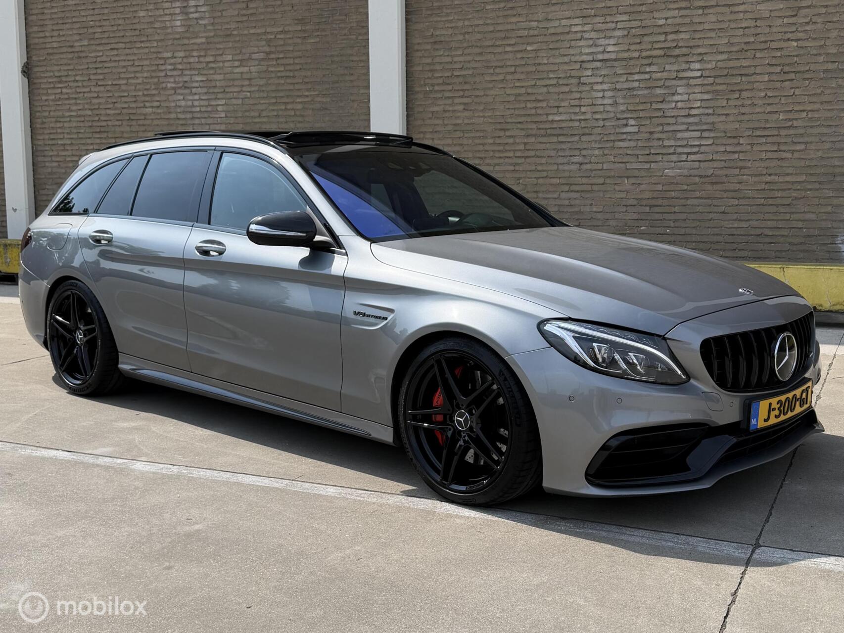 Foto van Mercedes-Benz AMG C 63