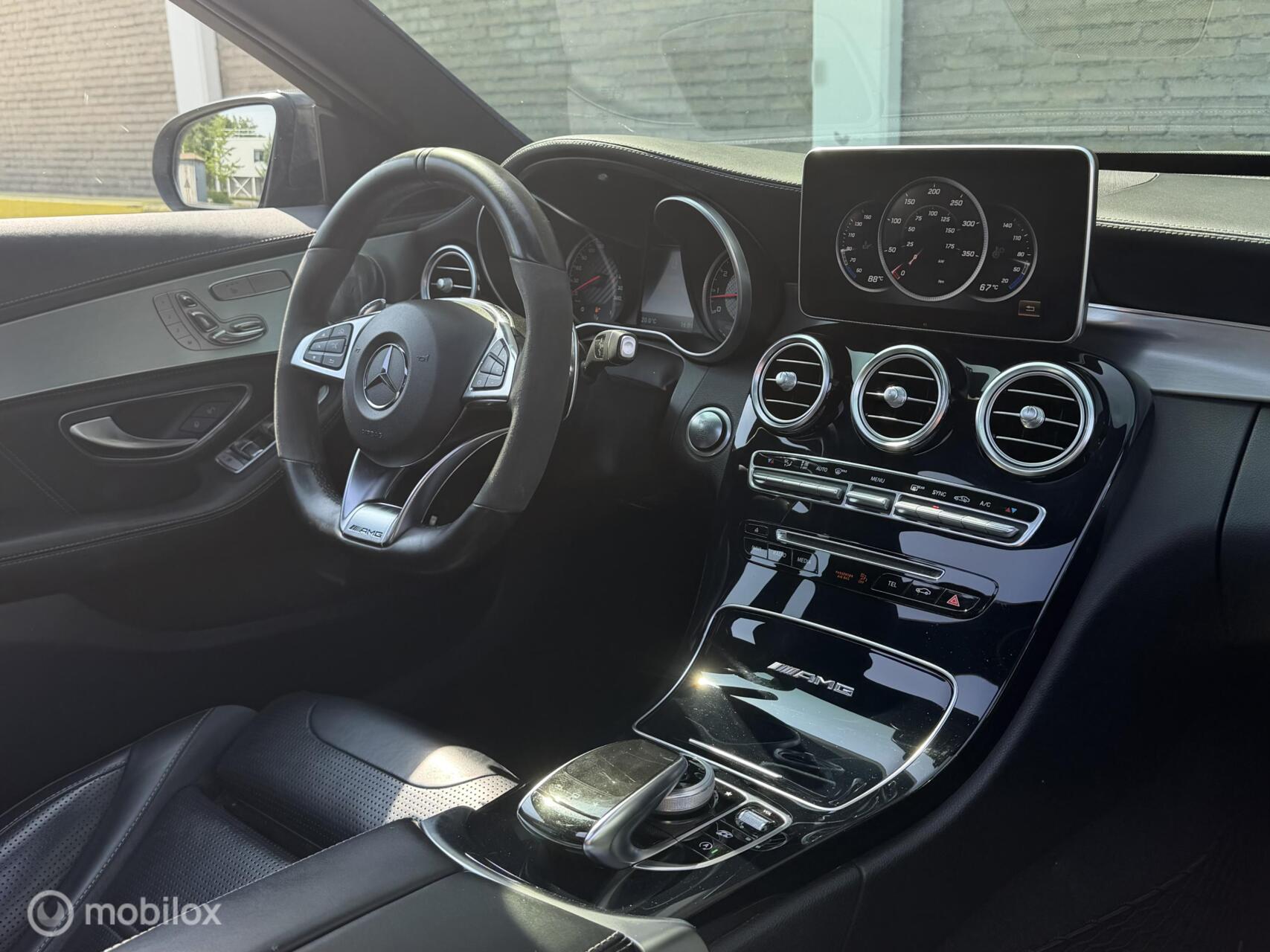 Foto van Mercedes-Benz AMG C 63