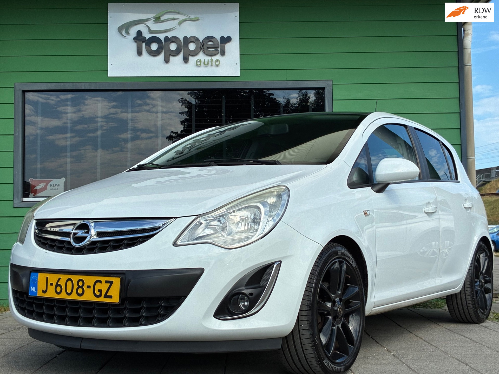 Opel Corsa 1.4-16V Cosmo|Navigatie|CruiseControl|Airco|LM-Velgen|PDC|Goed Onderhouden| 2011 - voorkant