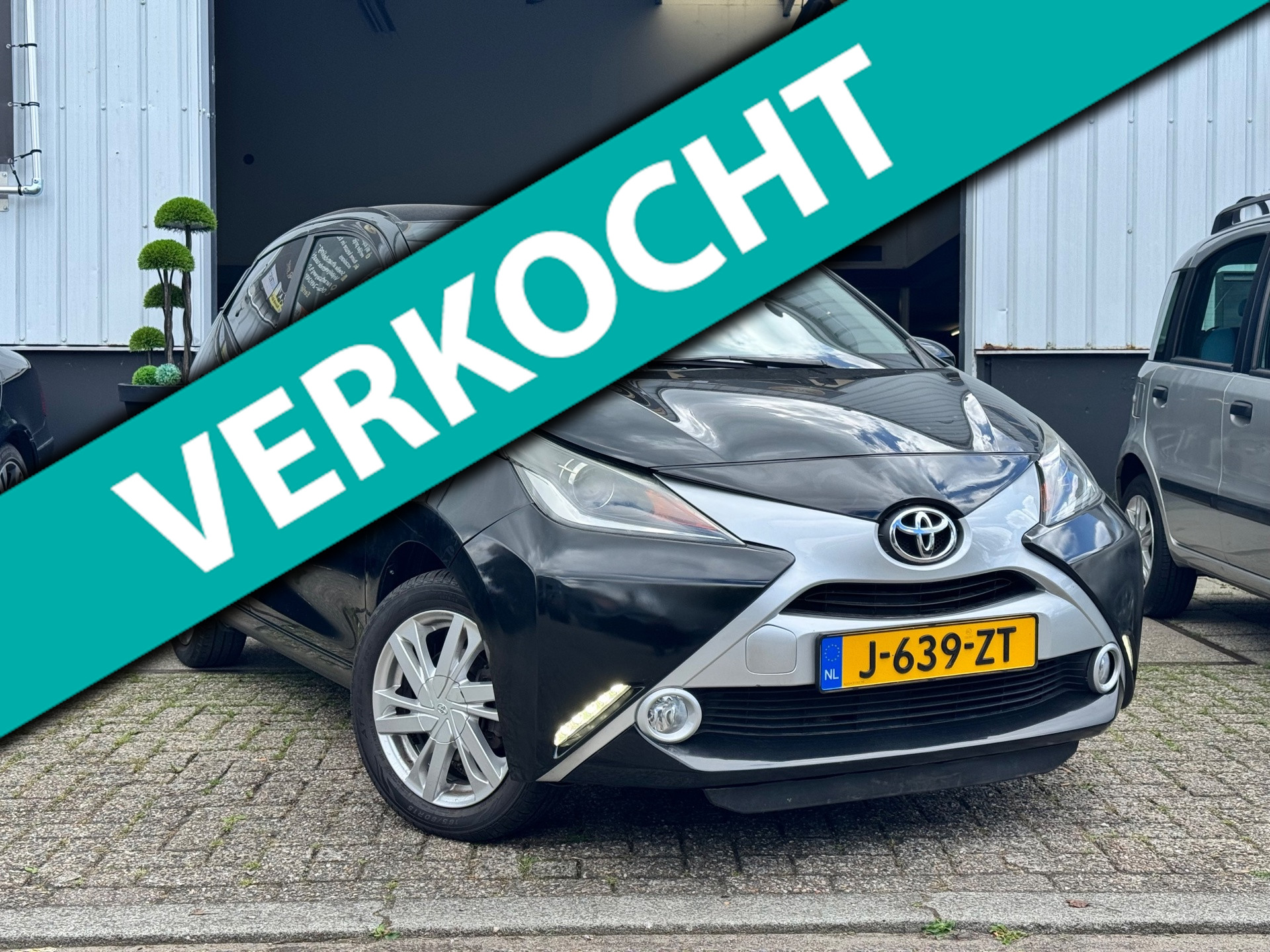 Toyota Toyota Aygo 1.0 | VVT-i | x-cite | ACHTERUIT RIJ CAMERA | APK | AIRCO |ELEK. RAMEN | 5DRS | 2017 - voorkant