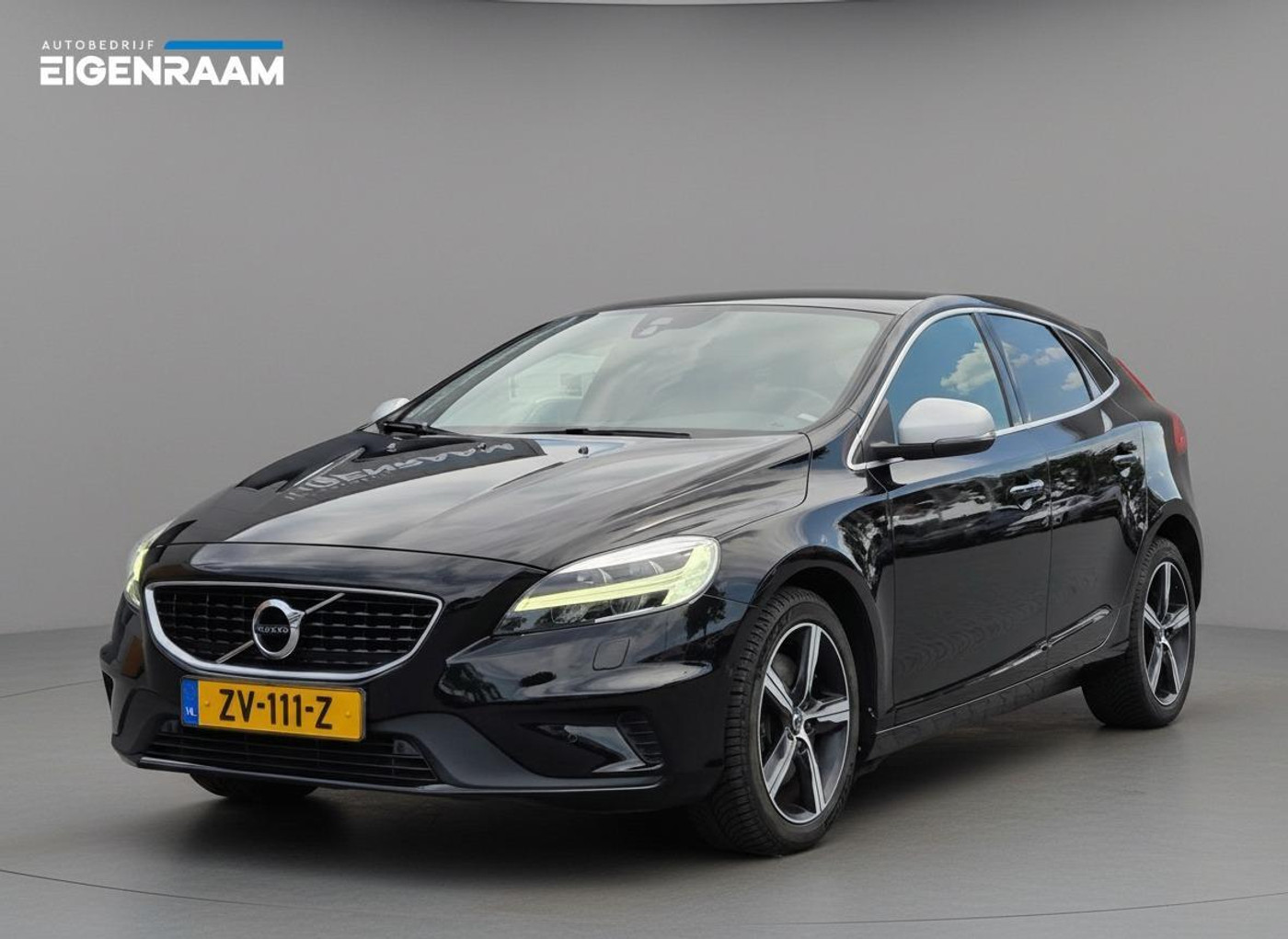 Volvo V40 1.5 T3 Polar+ Sport | Leder | Pano | Harman/Kardon | Camera 2019 - voorkant
