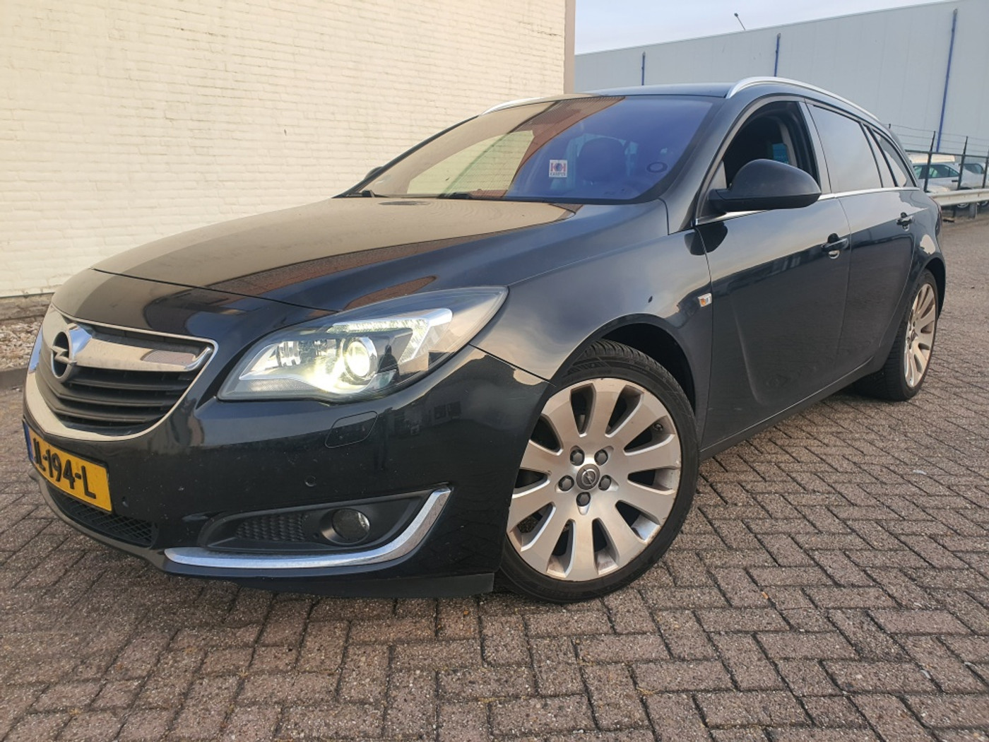 Opel Insignia Sports Tourer SW 1.6 CDTI EF Bns+ |ECC|LEER|NAVI|OLIEPOMP DEFECT|2016 2016 - voorkant