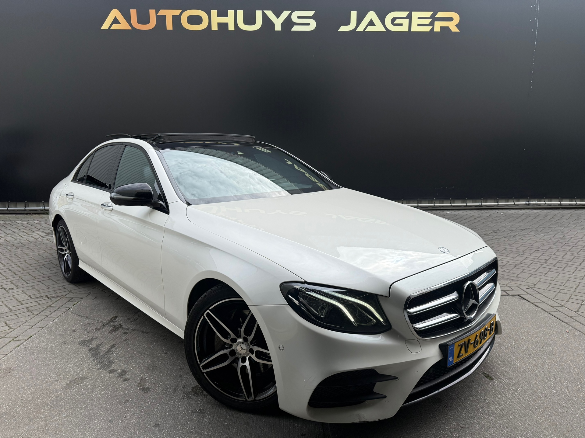 Foto van Mercedes-Benz E 220 D