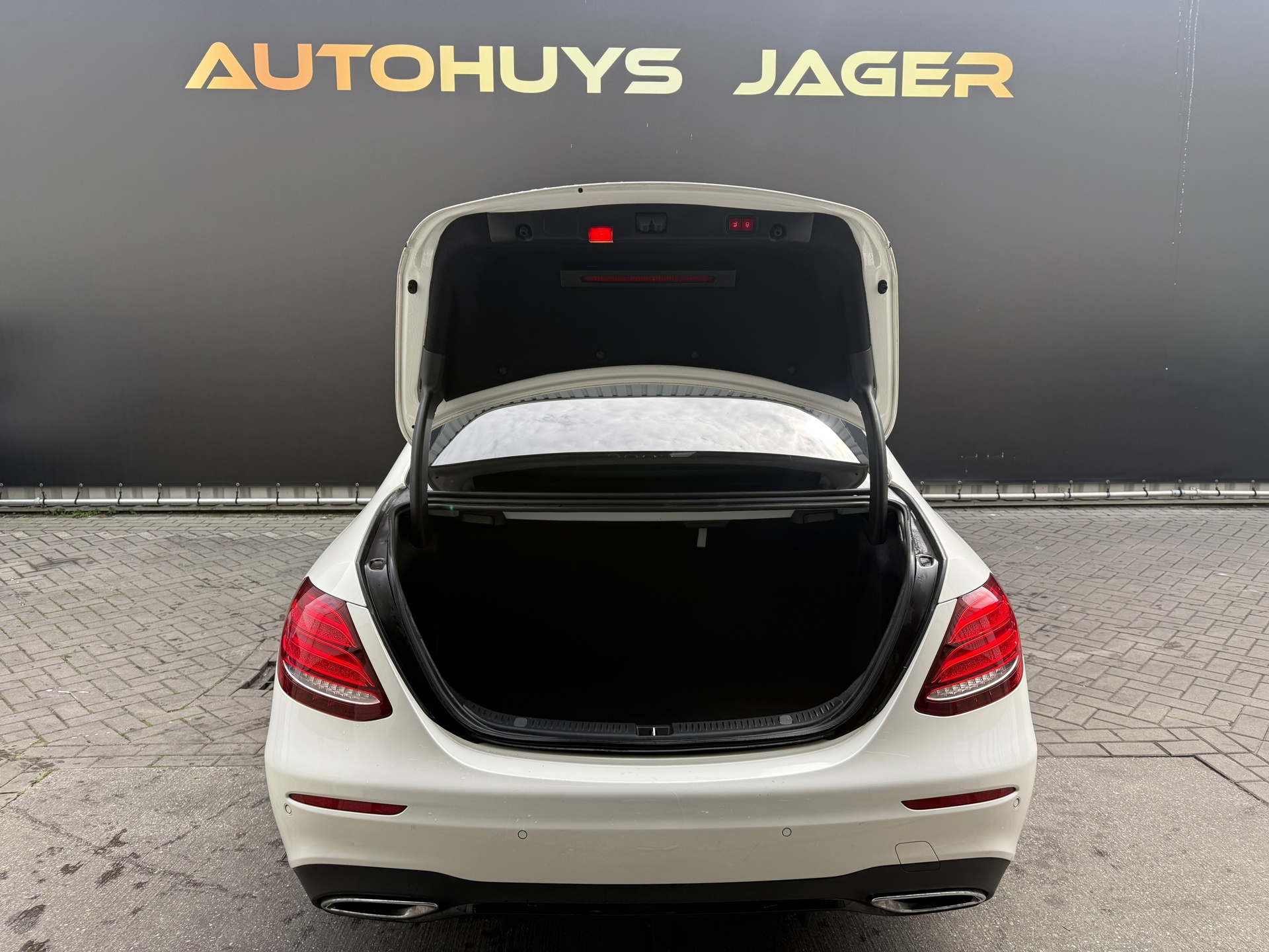 Foto van Mercedes-Benz E 220 D