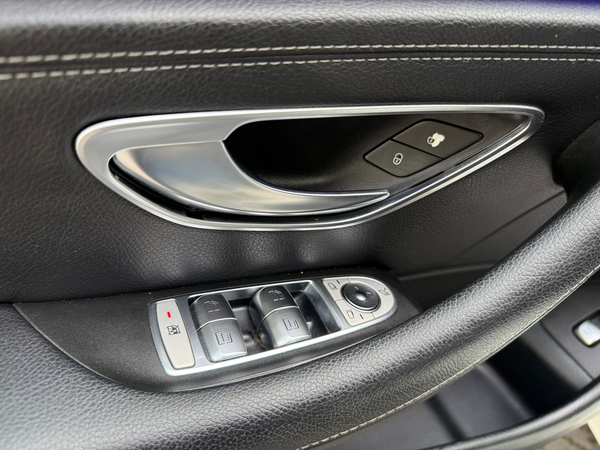 Foto van Mercedes-Benz E 220 D