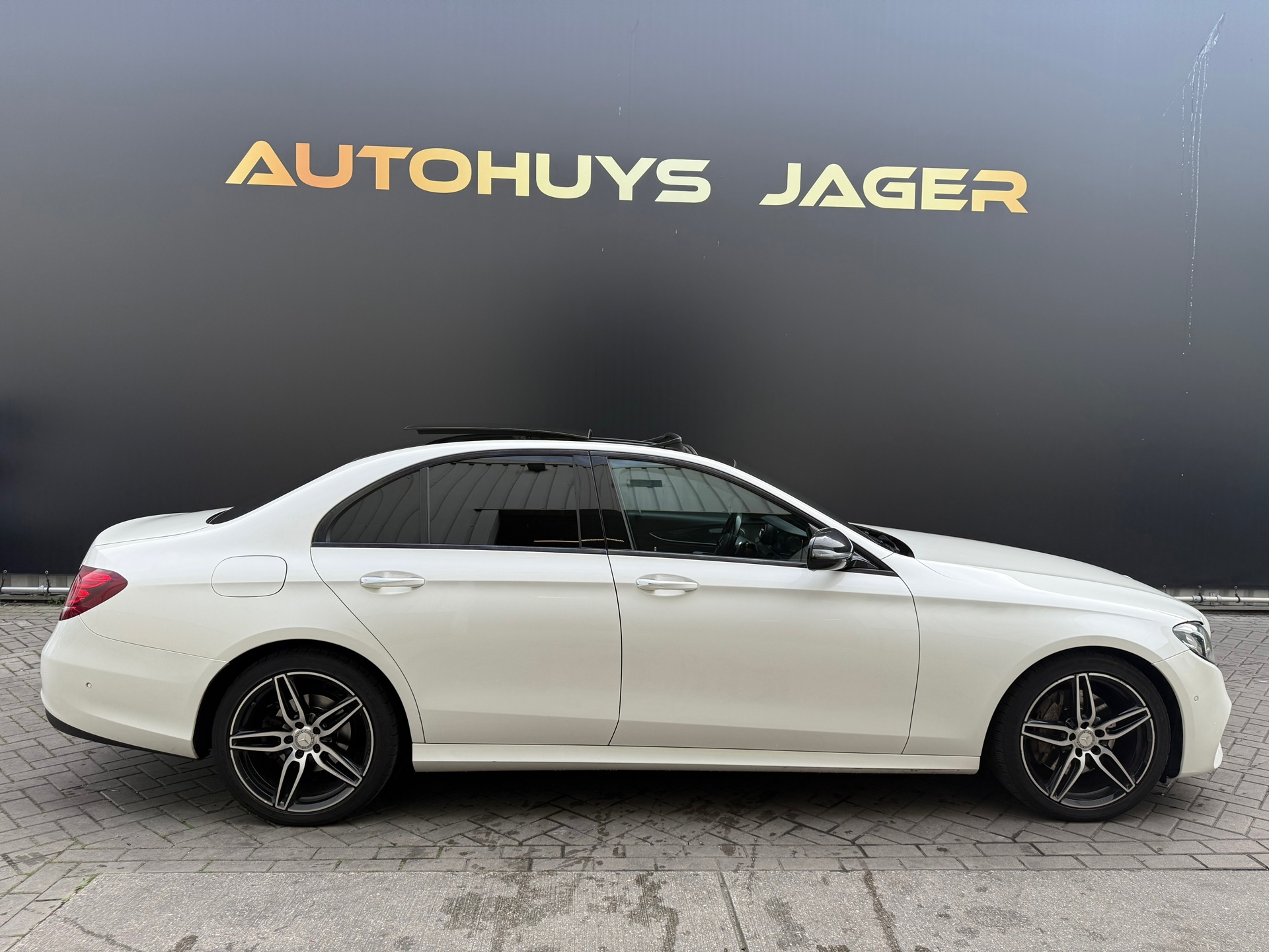 Foto van Mercedes-Benz E 220 D