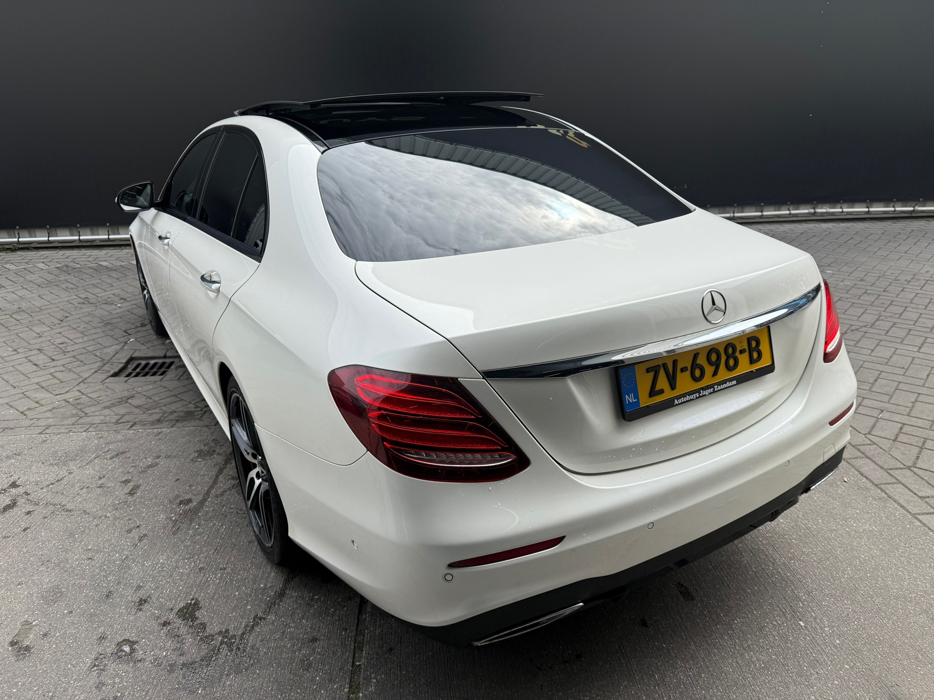 Foto van Mercedes-Benz E 220 D