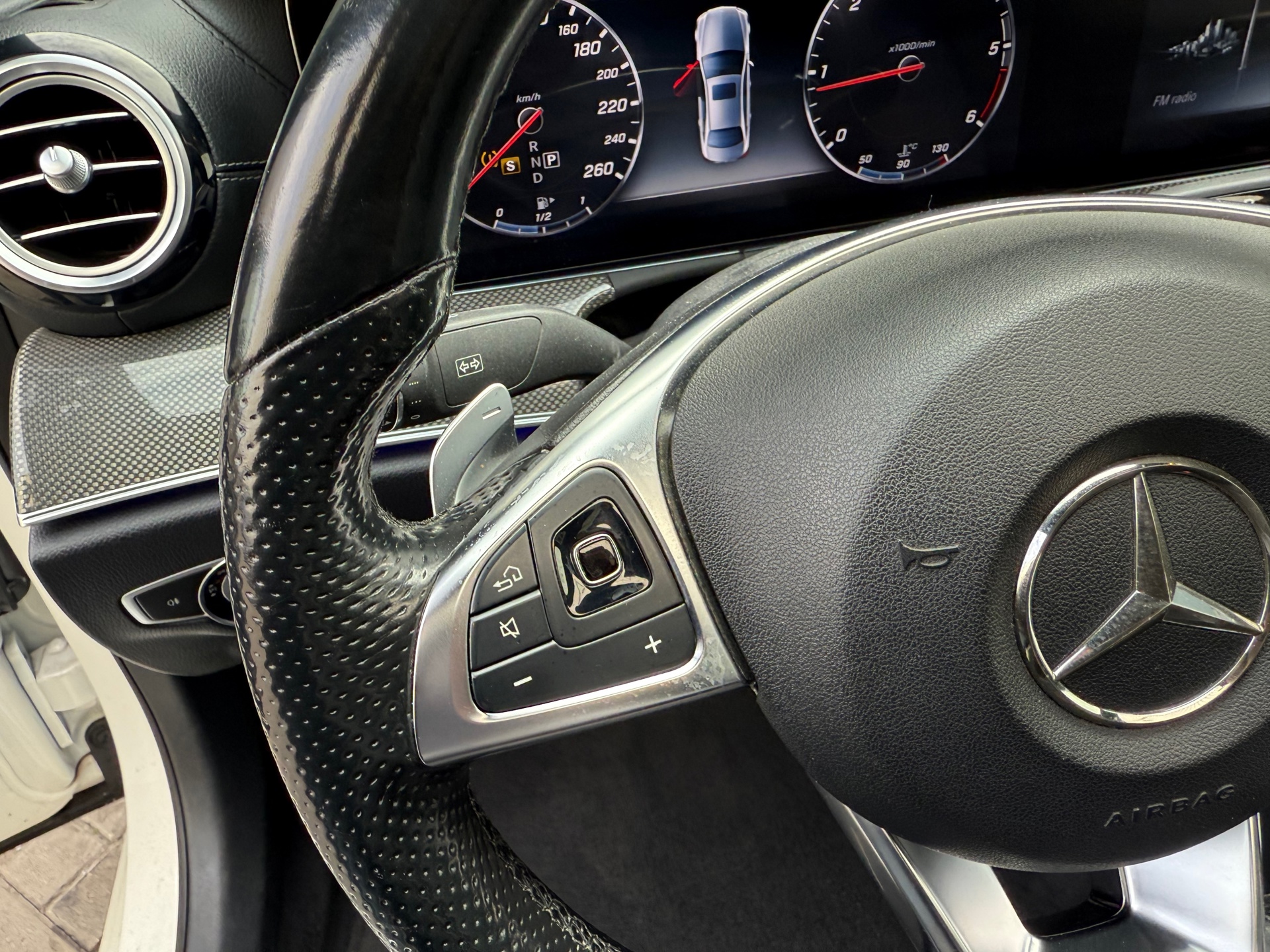 Foto van Mercedes-Benz E 220 D