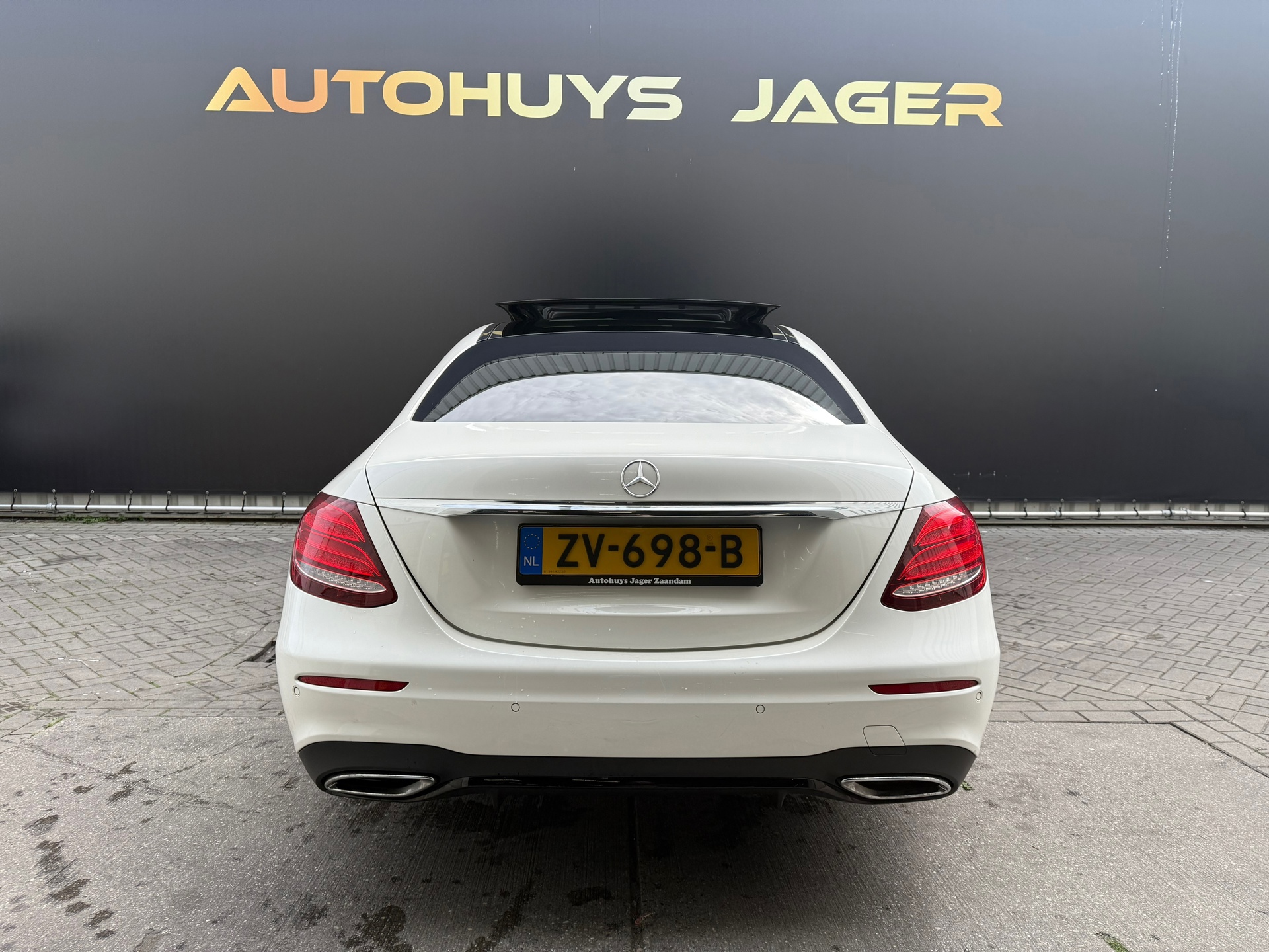 Foto van Mercedes-Benz E 220 D