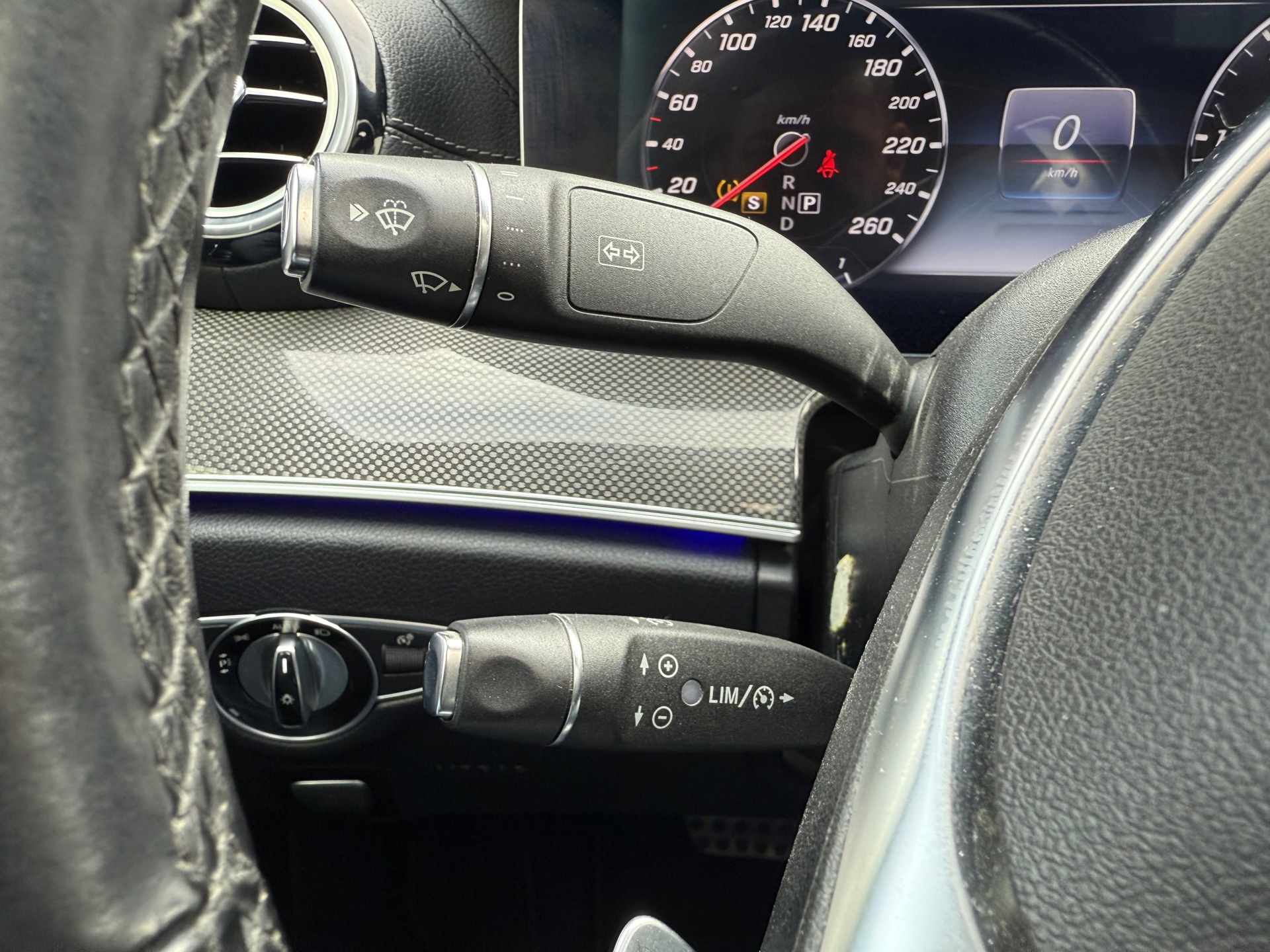 Foto van Mercedes-Benz E 220 D