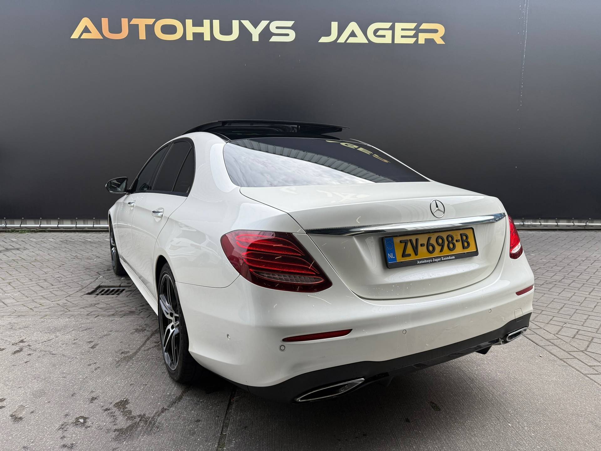 Foto van Mercedes-Benz E 220 D