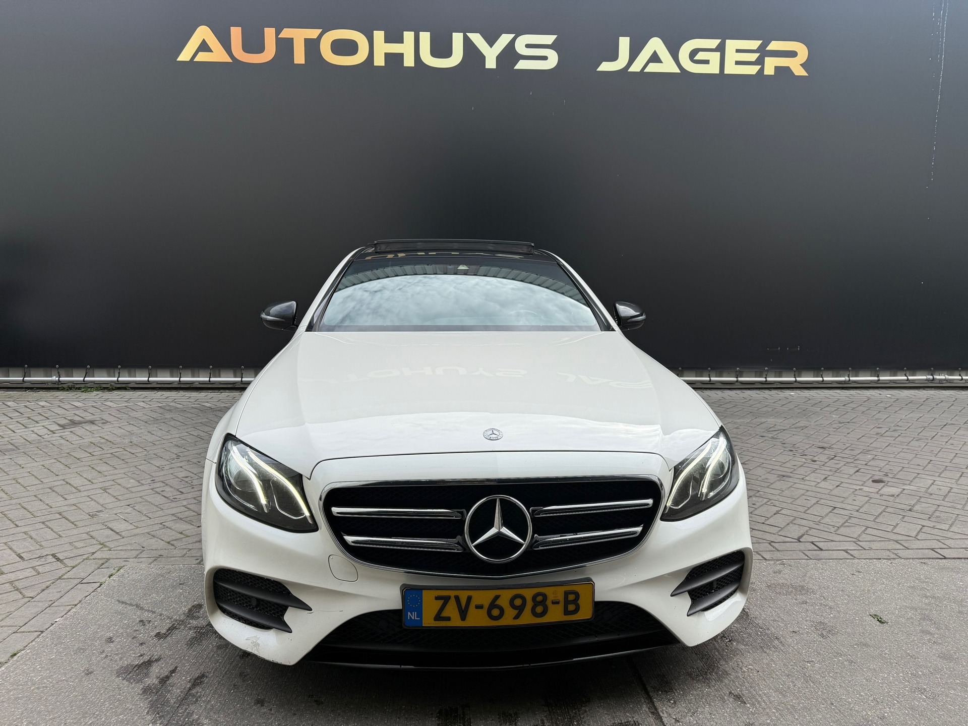 Foto van Mercedes-Benz E 220 D