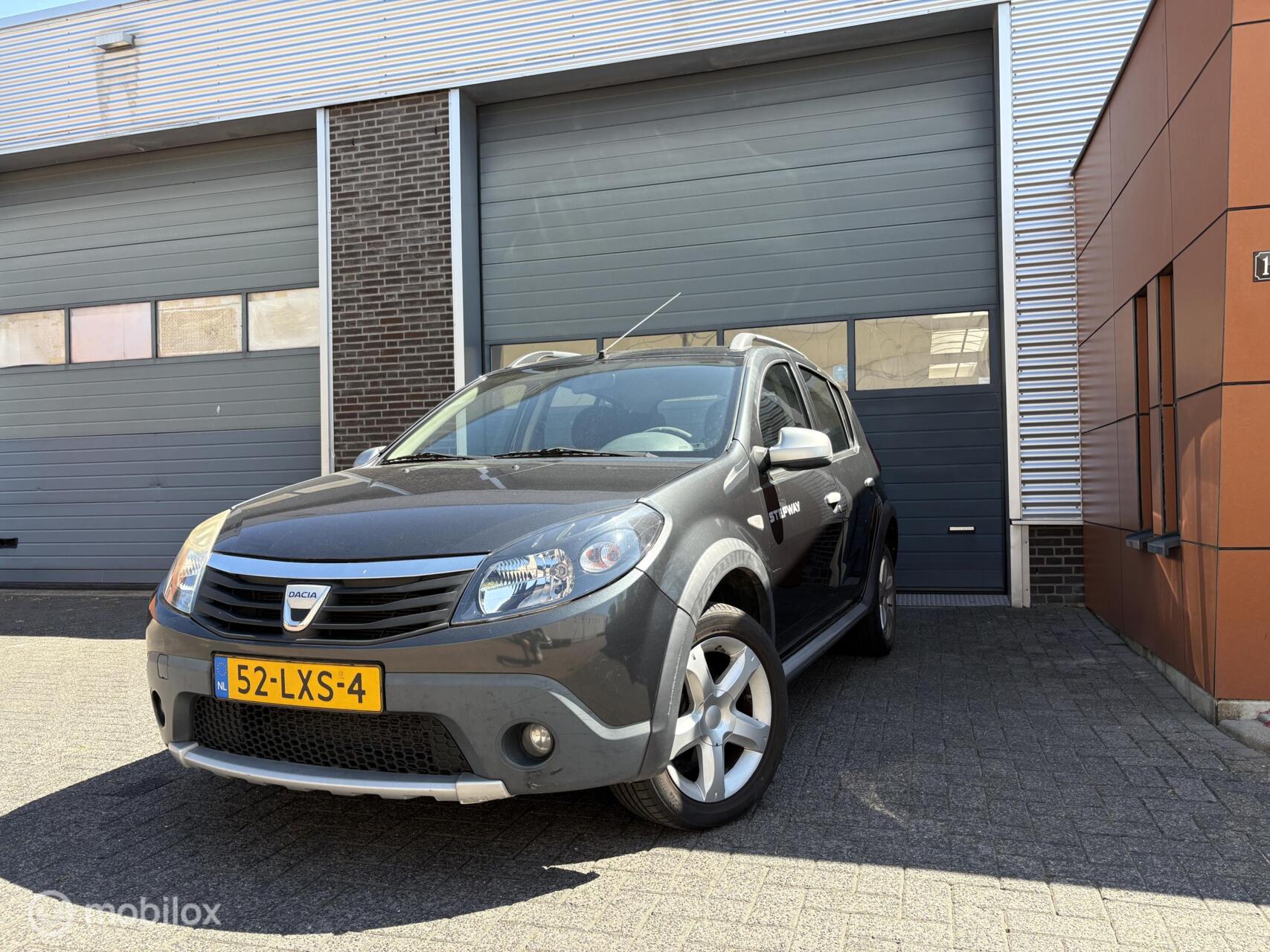 Dacia Sandero 1.6 Stepway 2010 - voorkant
