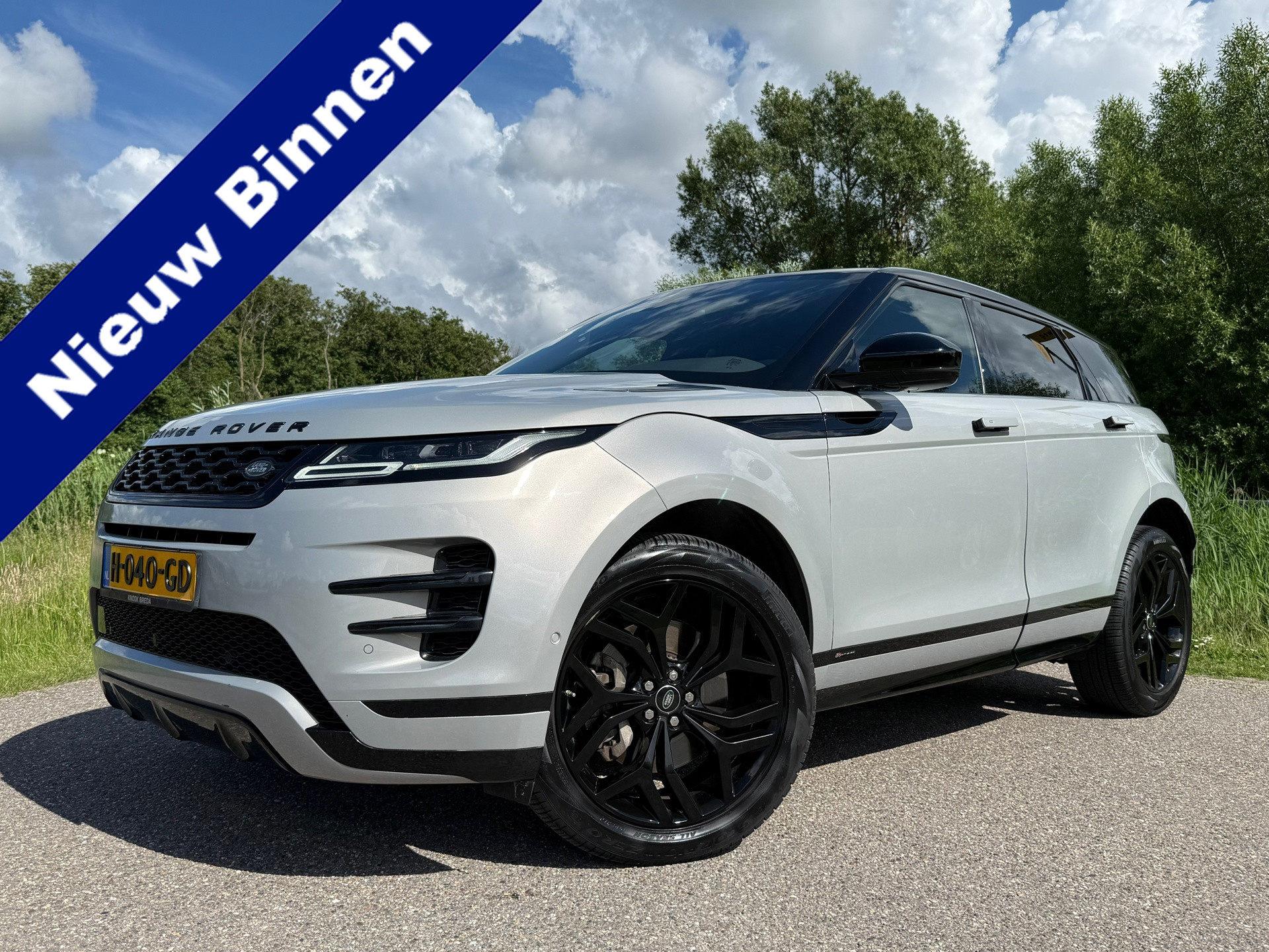 Land Rover Range Rover Evoque 2.0 P200 AWD R-Dynamic HSE Automaat / Meridian / Leder / Camera / Apple CarPlay-Android Auto / LED / 2020 - voorkant