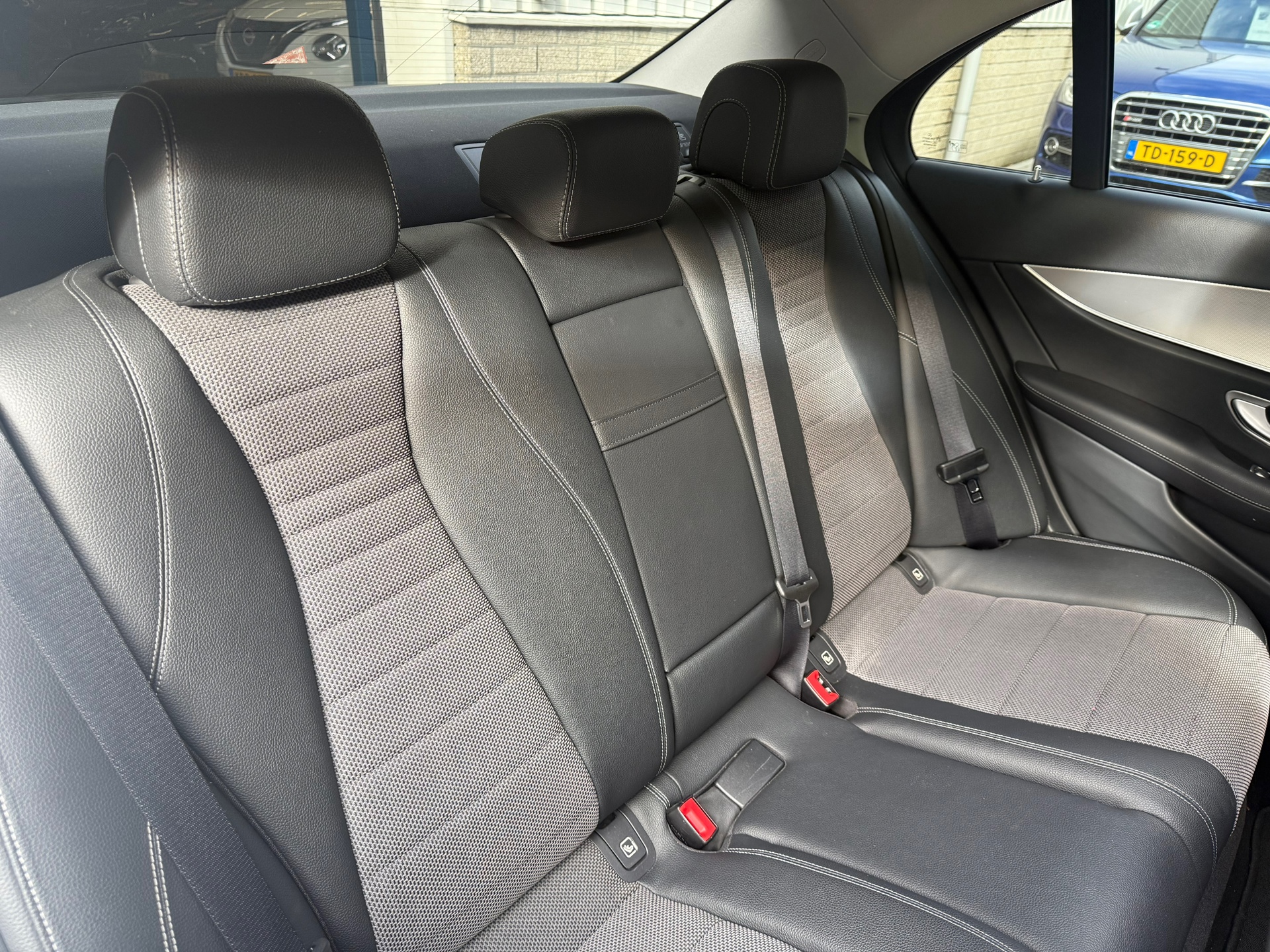 Foto van Mercedes-Benz E 350 E