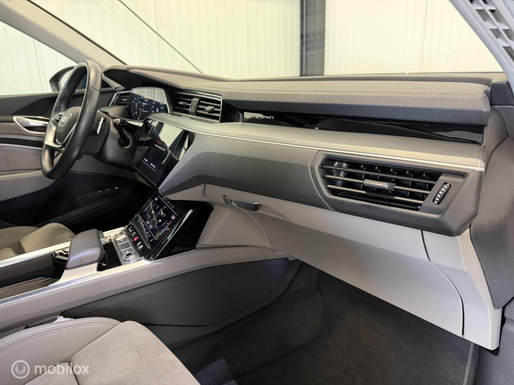 Foto van Audi E-tron 50