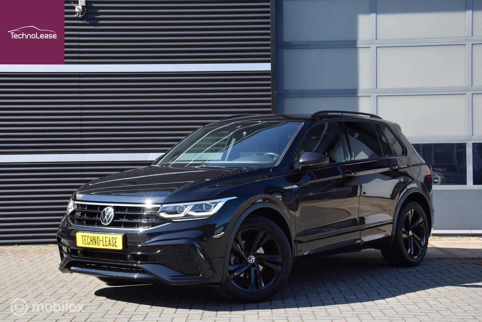 Volkswagen Tiguan 1.5 TSI R-Line Black Style 19 inch ACC Trekhaak 2021 - voorkant