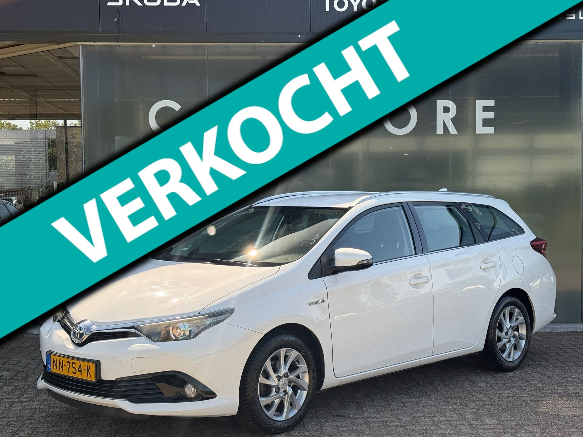 Toyota Toyota Auris 1.8 Hybrid Aspiration Navi Camera Dealer Onderhouden 2017 - voorkant
