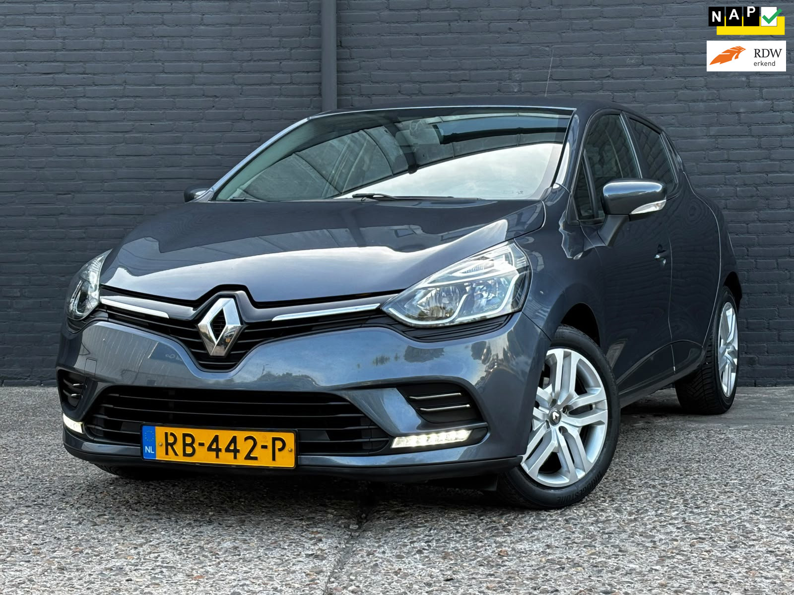 Renault Clio 0.9 TCe Zen NAVI | ELEK RAMEN | CRUISE 2017 - voorkant