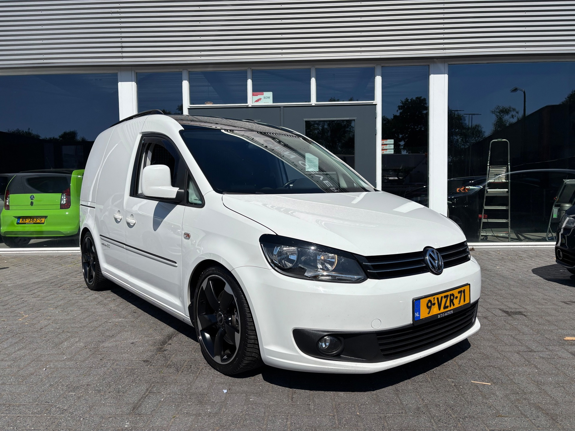 Volkswagen Caddy 2.0 TDI 30 Edition 2012 - voorkant