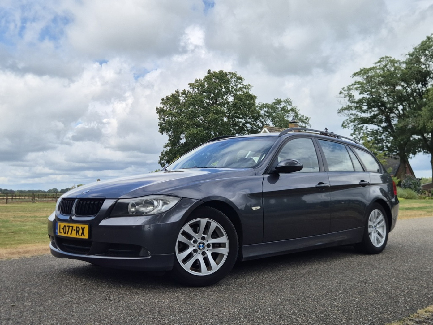 BMW 3er Reihe 320i Business Line 2006 - voorkant