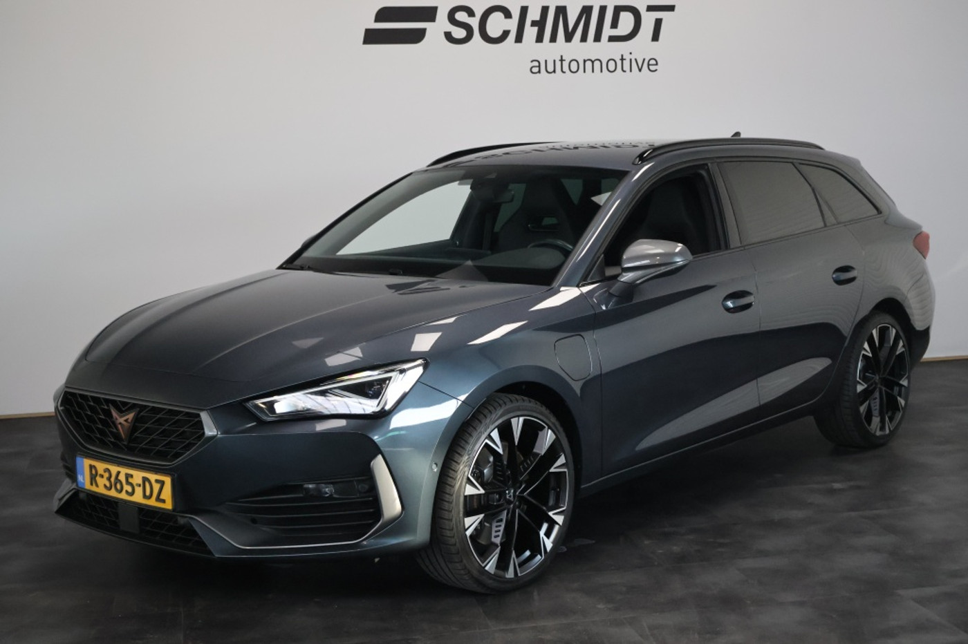 Cupra Cupra Leon SP E-hybrid180 1.4 e-Hybrid Business 245pk | LED | ACC | Keyless | Carplay | 19 2021 - voorkant
