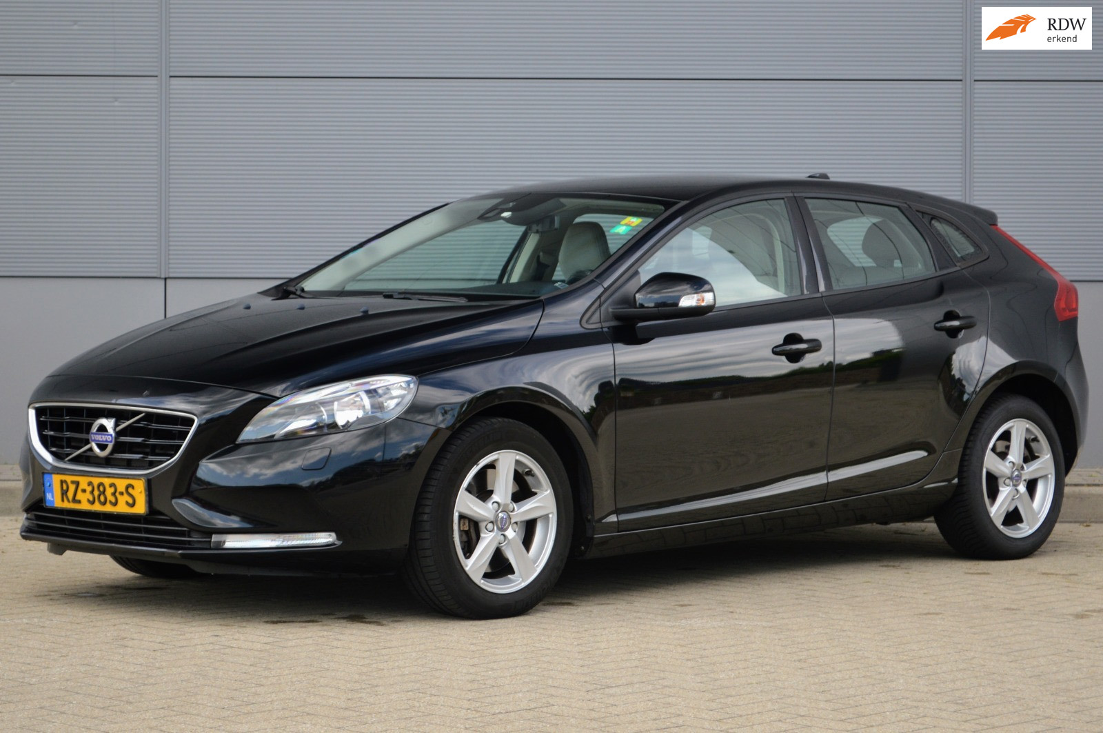 Volvo V40 1.5 T2 Summum 2015 - voorkant