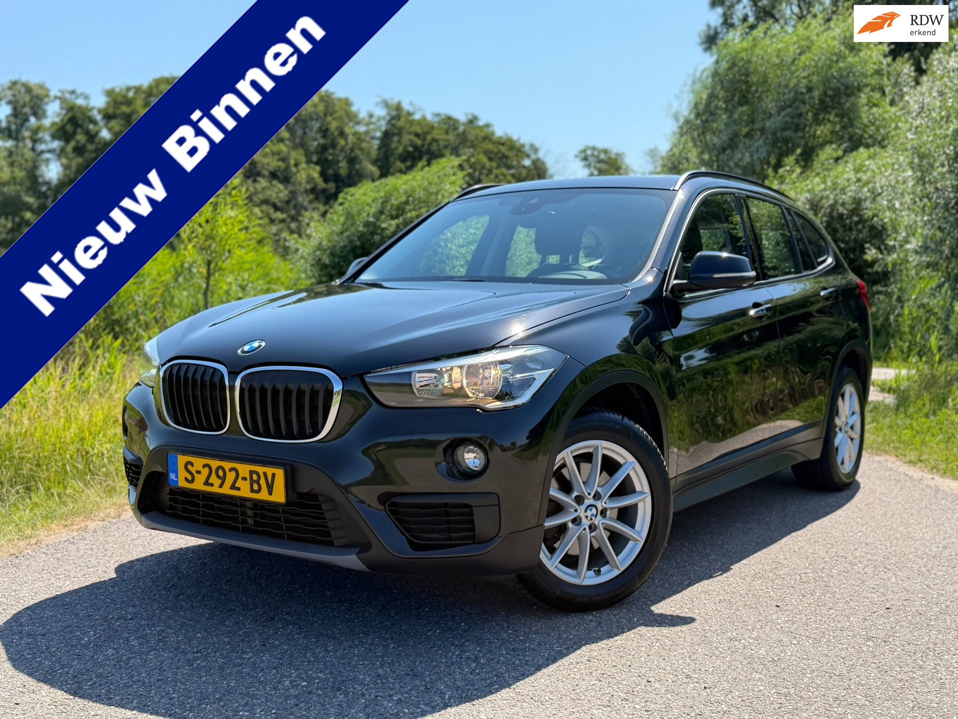 BMW X1 Sdrive18i SDrive18i High Executive / Automaat / Panorama dak / Leder / Navigatie / Trekhaak / Stoelverwarming / 2017 - voorkant
