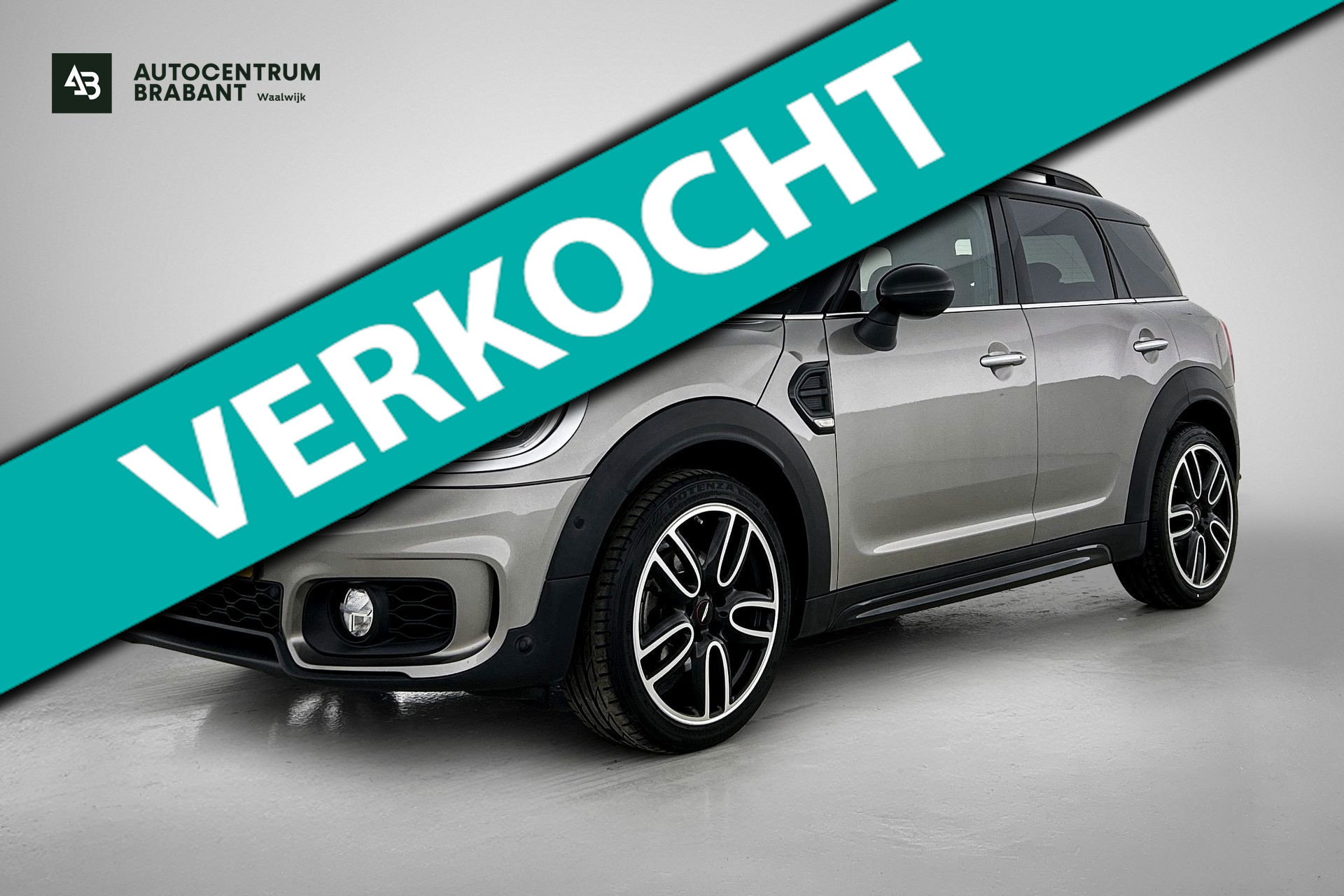 Mini Countryman Cooper 1.5 Cooper JCW-Pakket Chili Serious Business (Dealer OndH, Pano, Navi Pro, StoelV, Keyless, PDC V+A, Etc) 2017 - voorkant