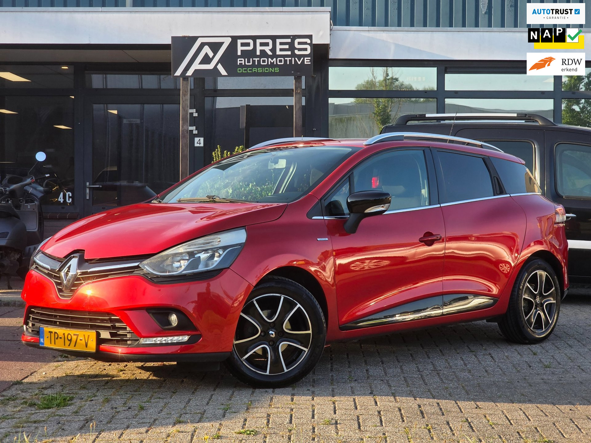 Renault Clio 0.9 TCe Limited |AIRCO|CRUISE|NAVI|PDC 2018 - voorkant