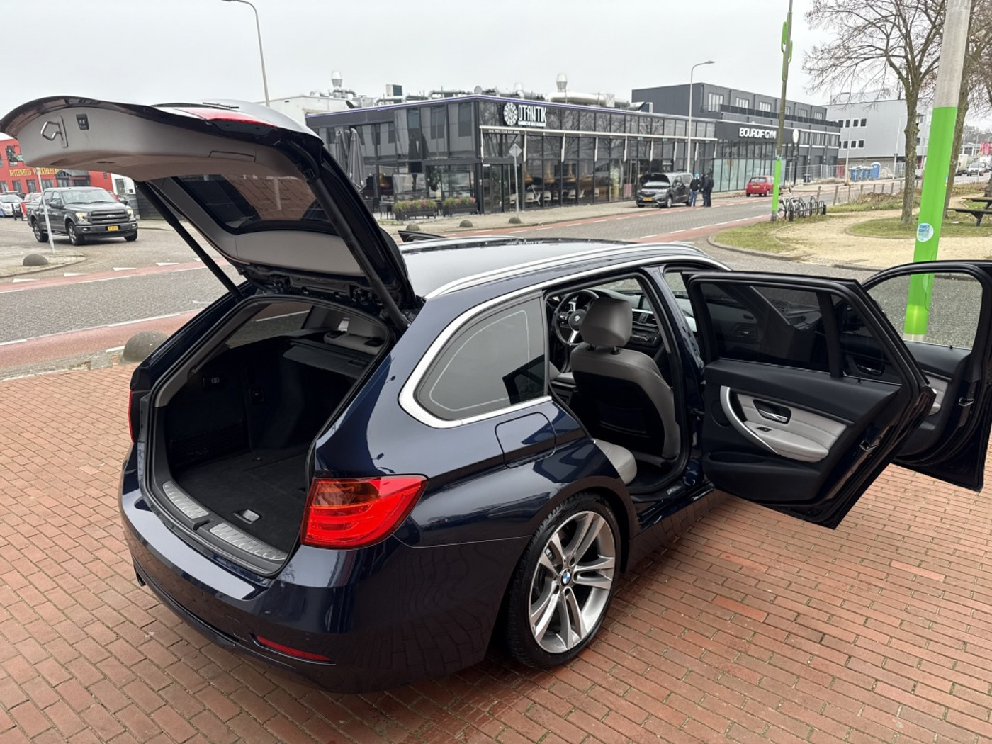 Foto van BMW 328i xDrive