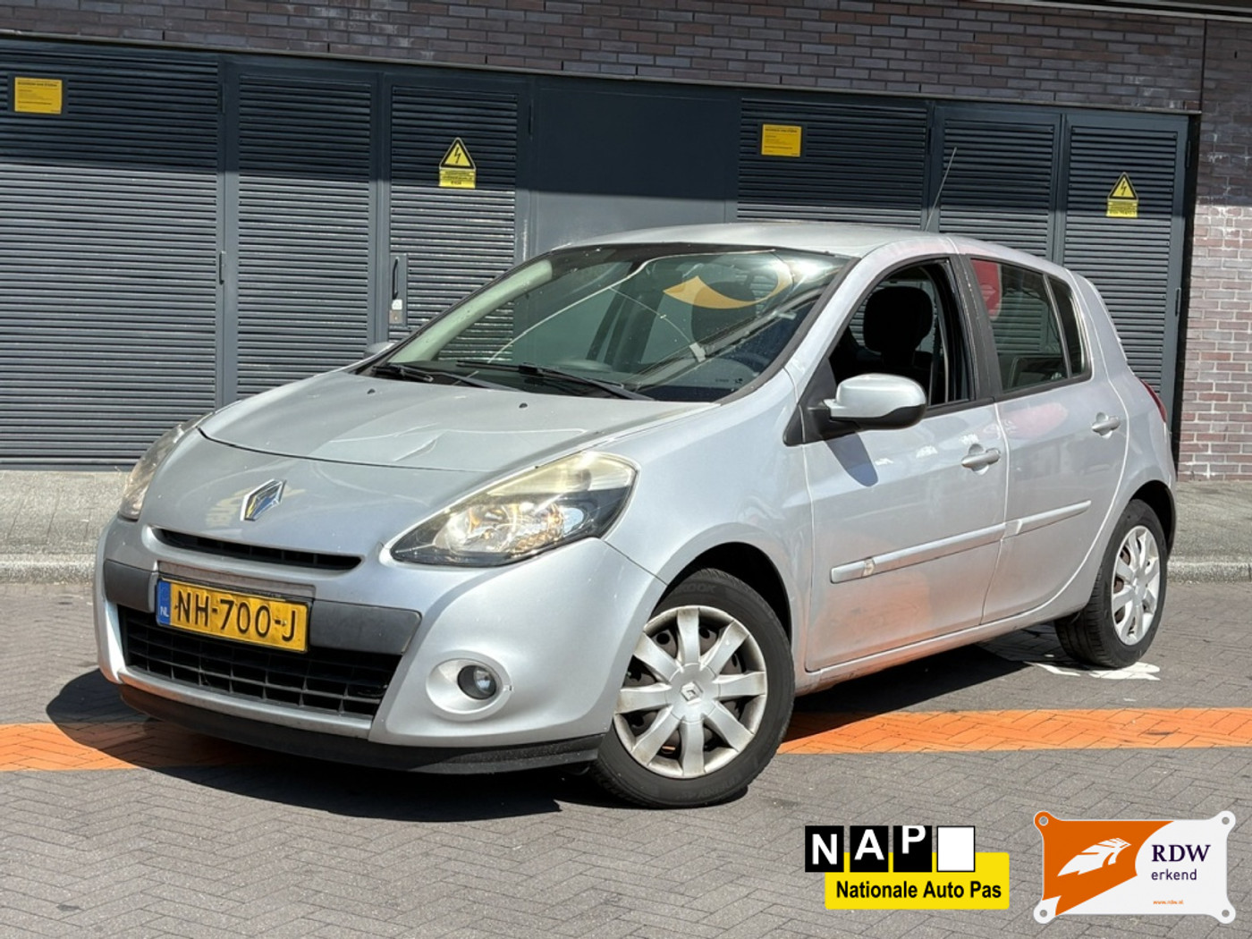 Renault Clio 1.5 dCi Parissiene / Bluetooth / Topcar 2011 - voorkant
