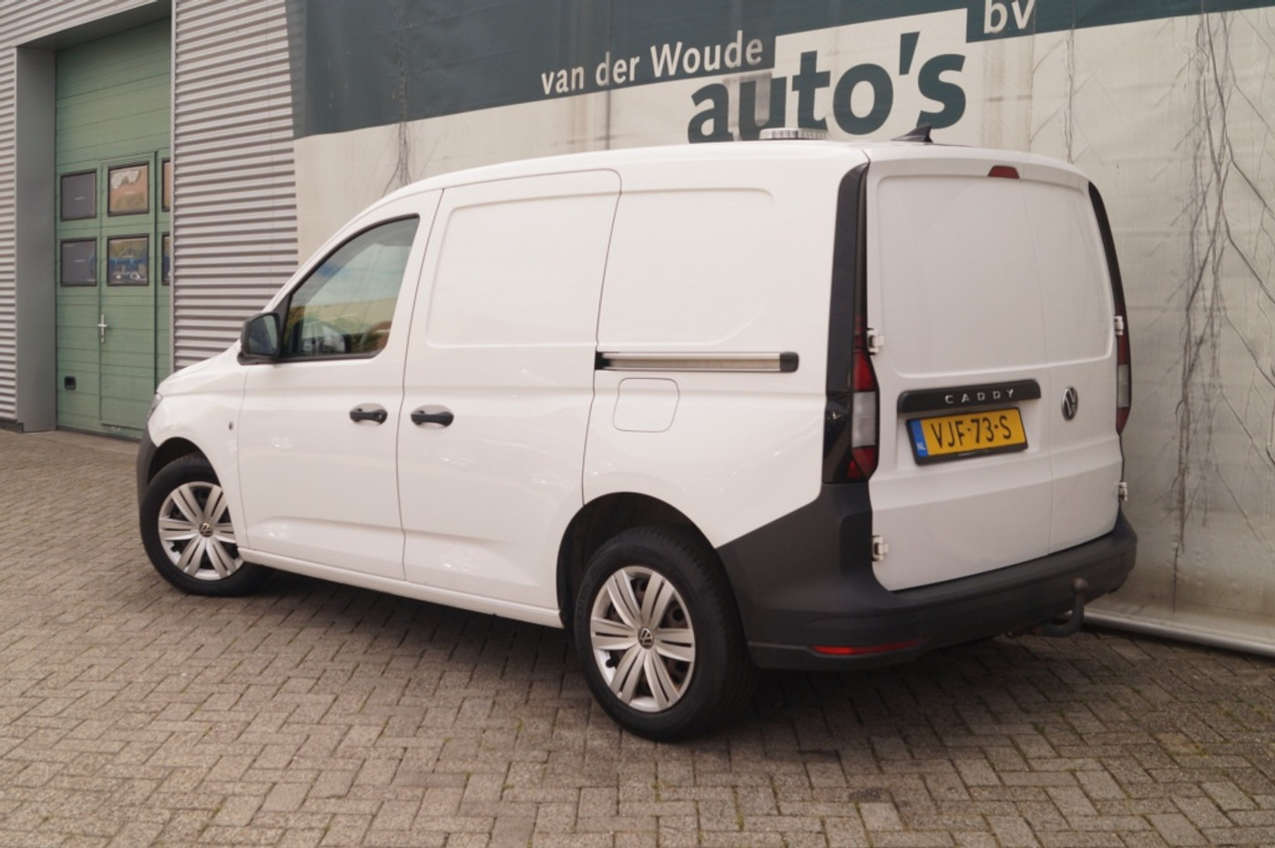 Foto van Volkswagen Caddy Modified Partition Wall