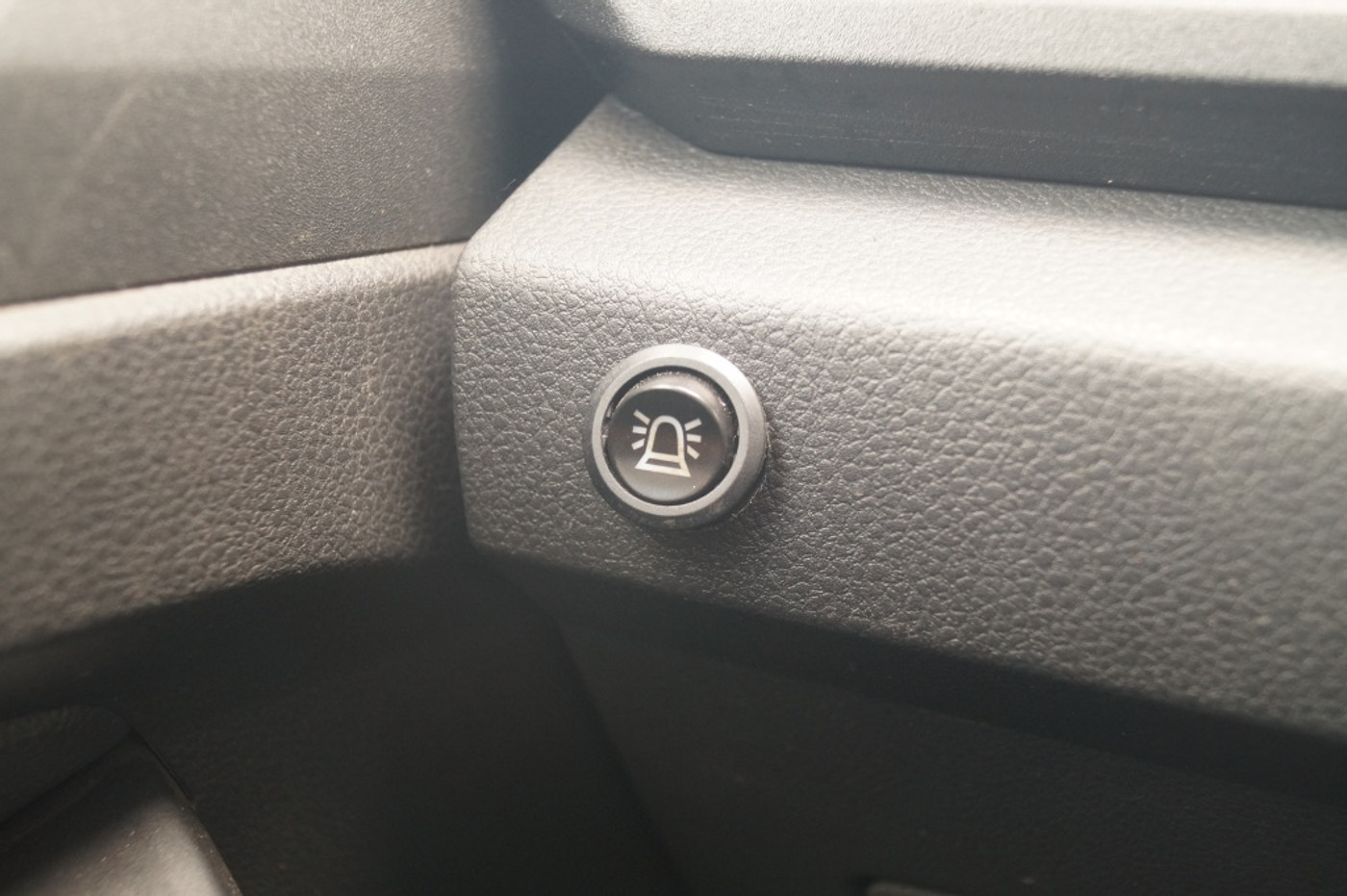 Foto van Volkswagen Caddy Modified Partition Wall