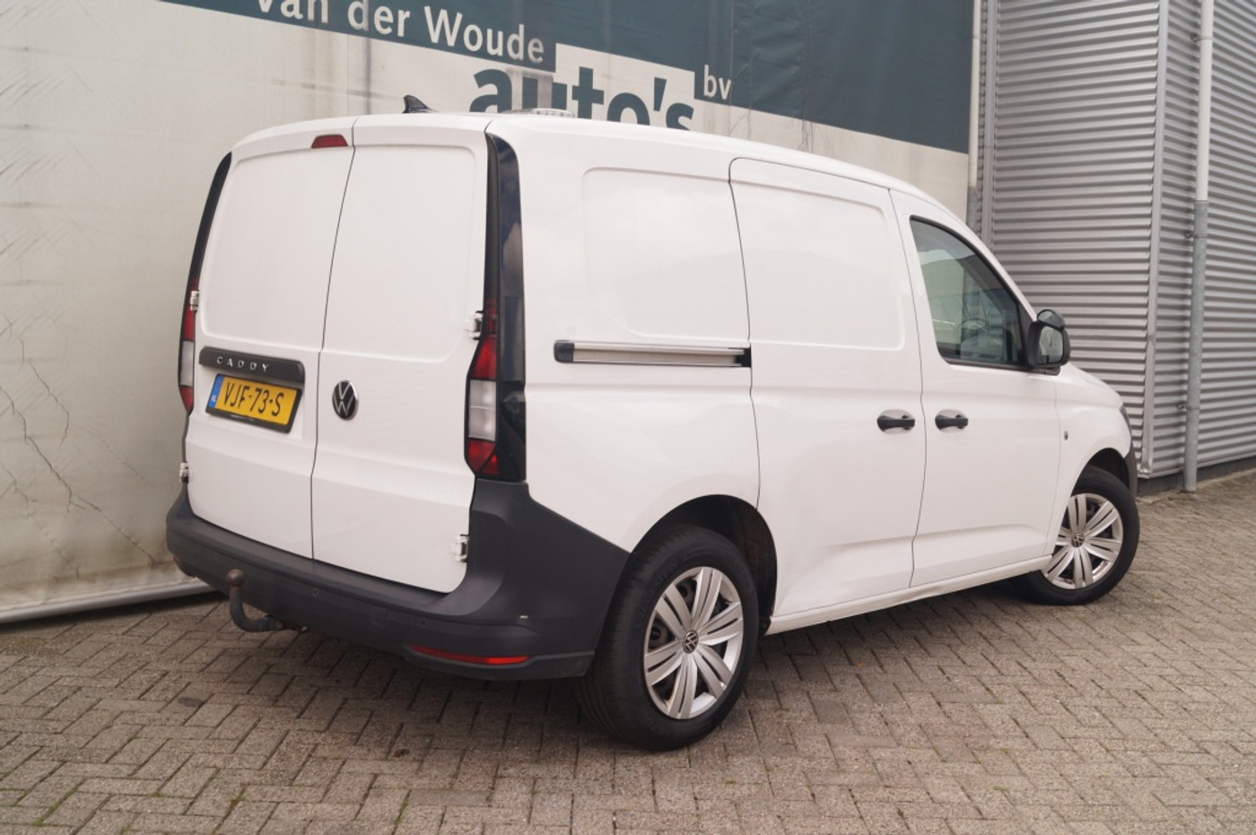 Foto van Volkswagen Caddy Modified Partition Wall