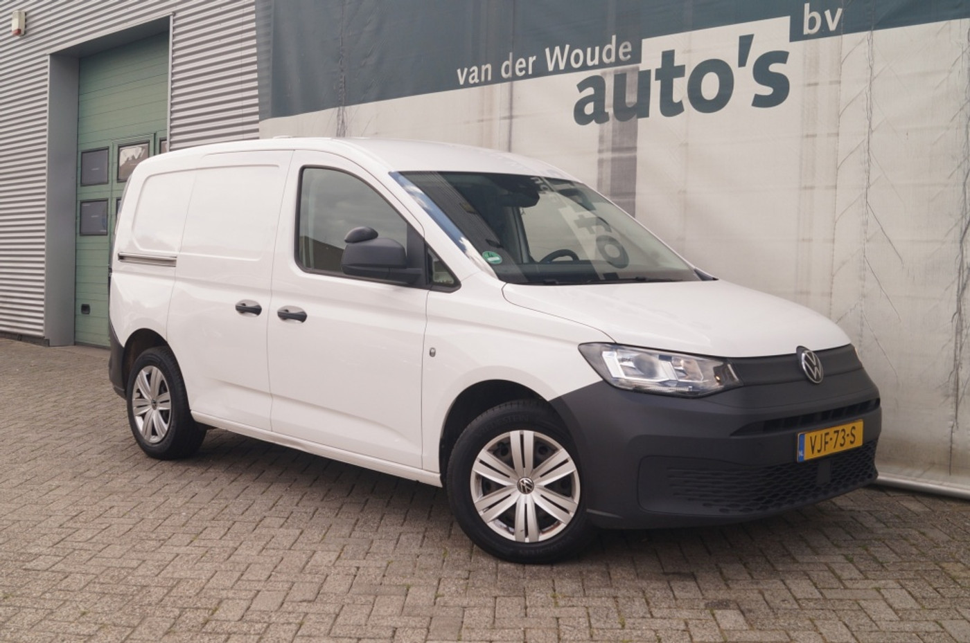 Foto van Volkswagen Caddy Modified Partition Wall