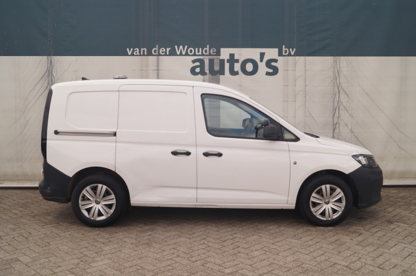 Foto van Volkswagen Caddy Modified Partition Wall